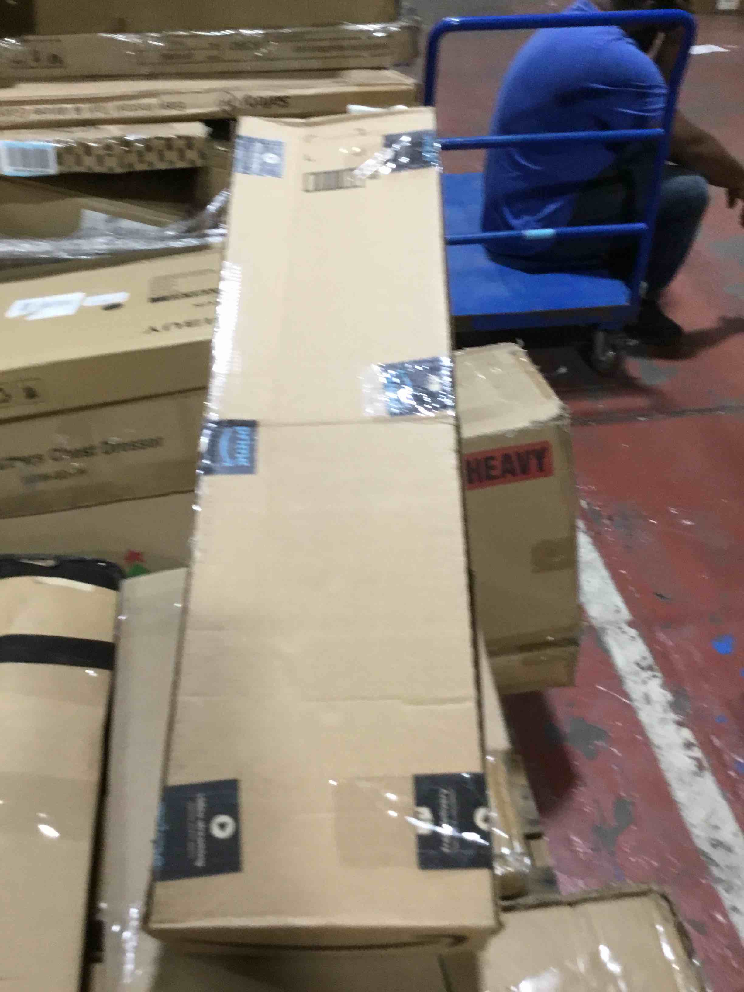 https://s3.amazonaws.com/lotting-images-prod/bidfta/BLU4197279_1703262665743.jpeg