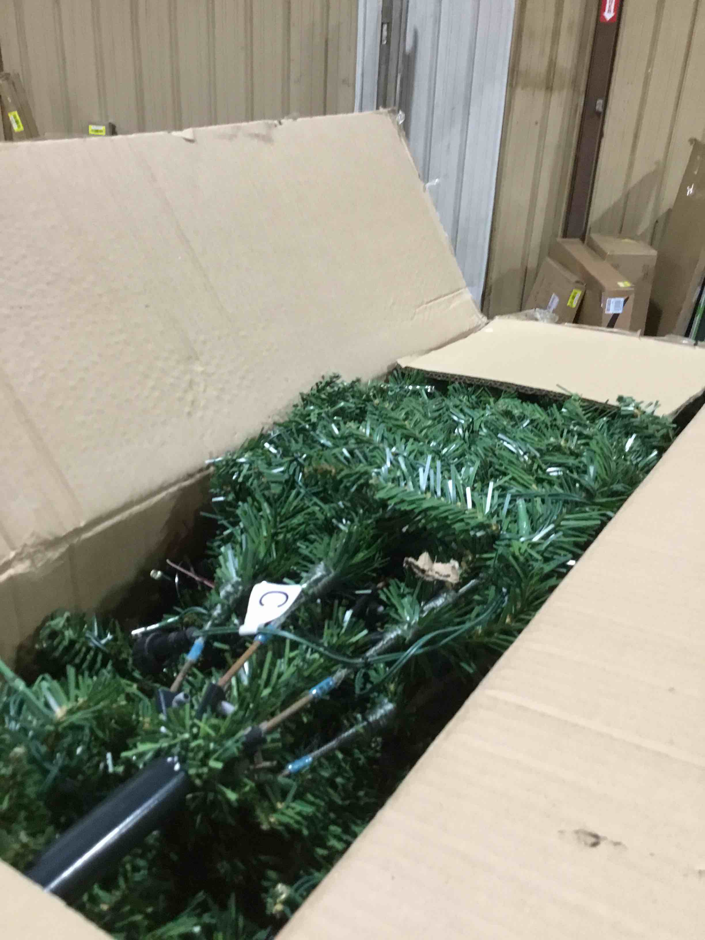 https://s3.amazonaws.com/lotting-images-prod/bidfta/BLU4197300_1703268148570.jpeg