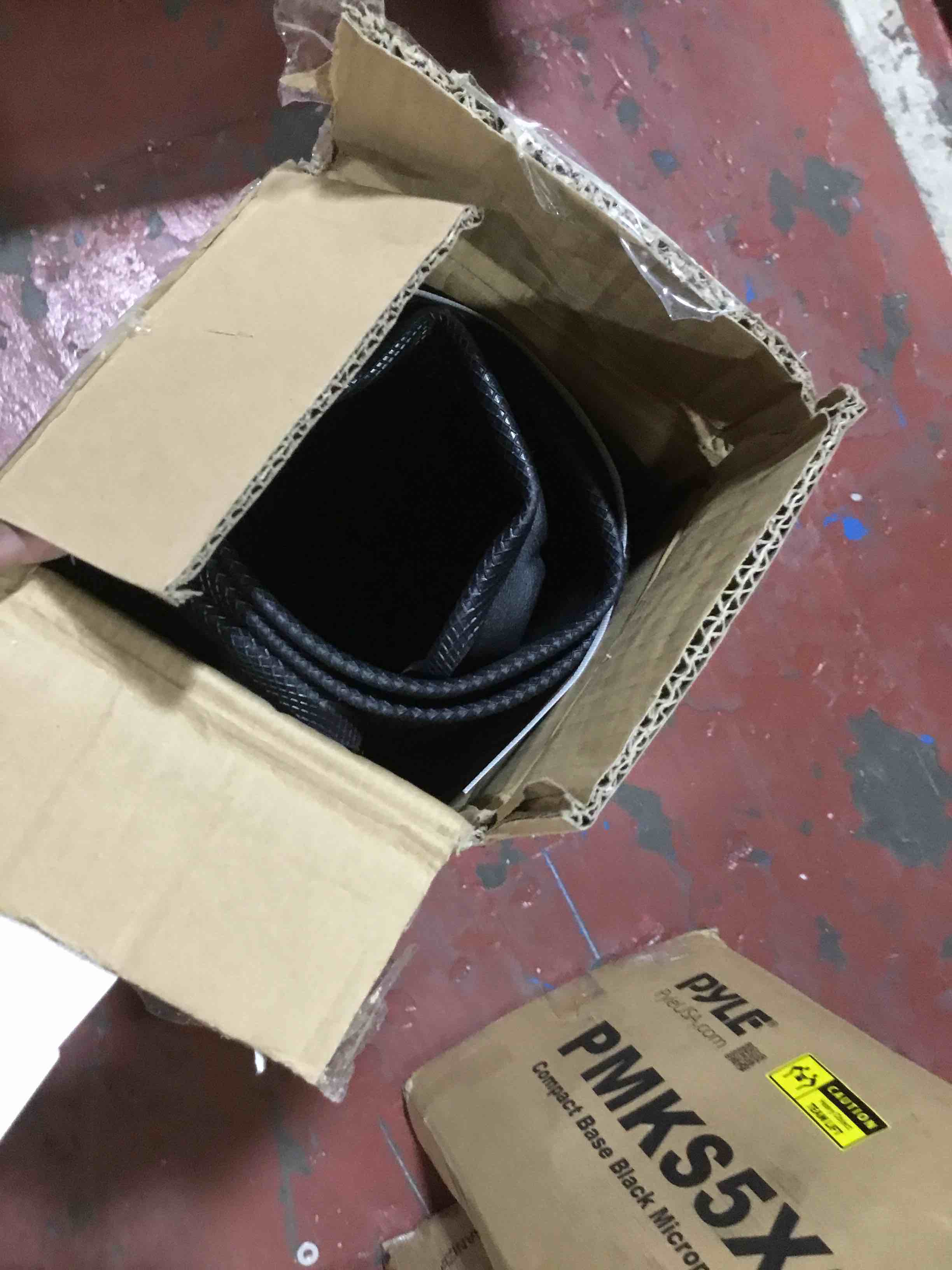 https://s3.amazonaws.com/lotting-images-prod/bidfta/BLU4197313_1703271020675.jpeg