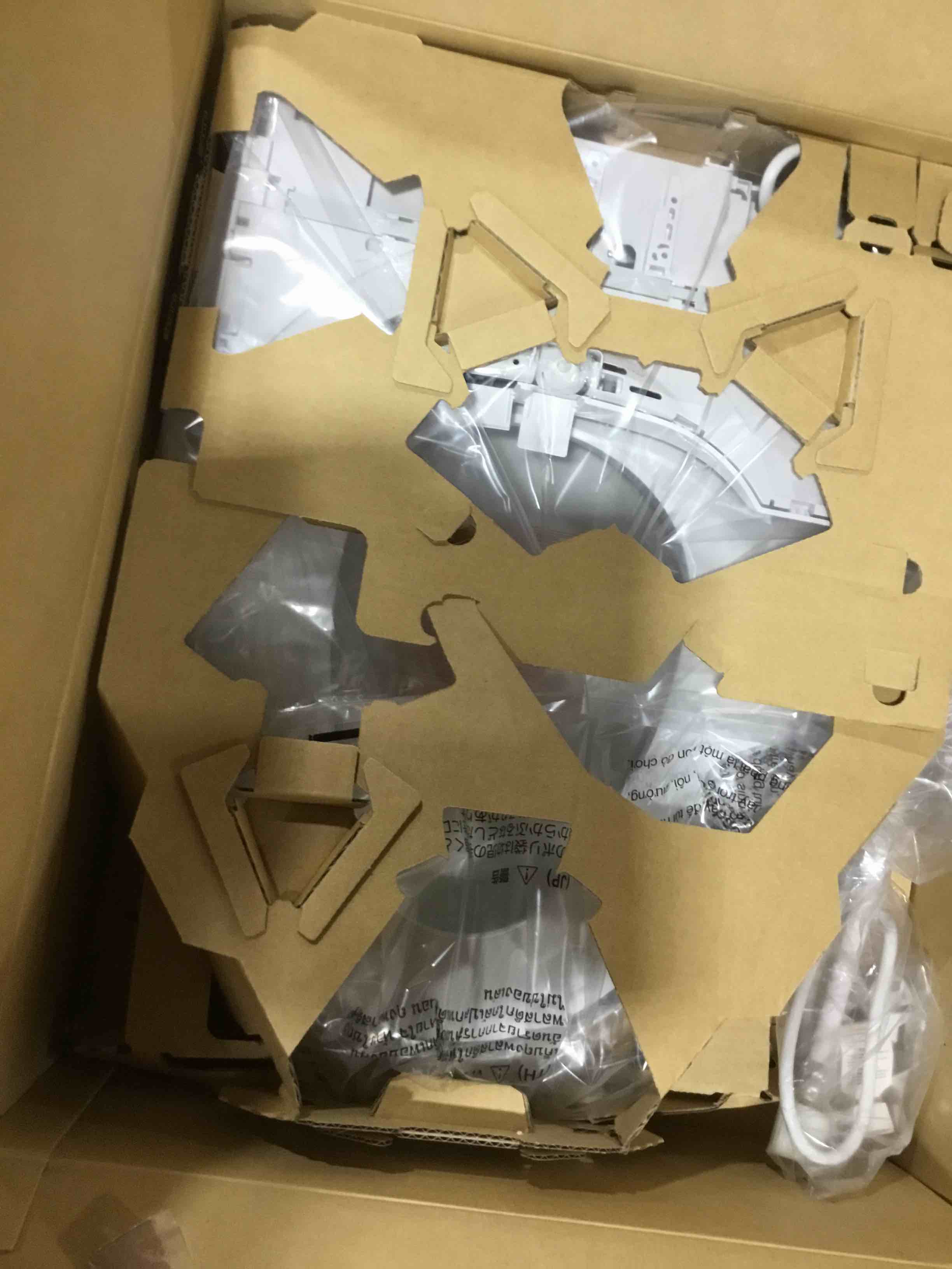 https://s3.amazonaws.com/lotting-images-prod/bidfta/BLU4202445_1709662897763.jpeg