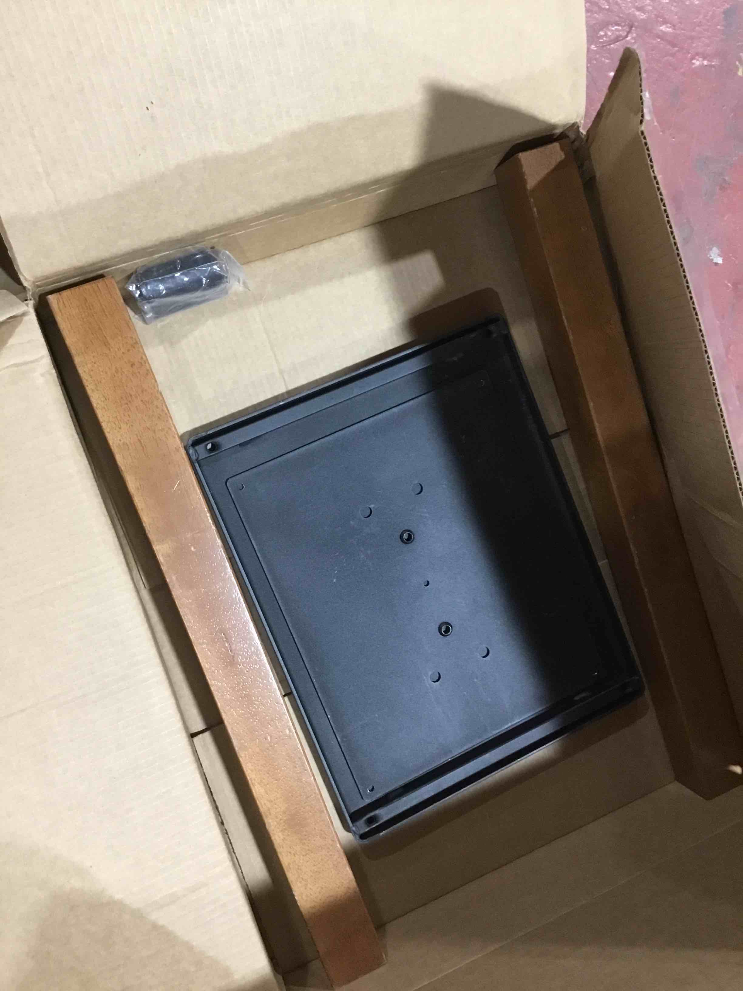 https://s3.amazonaws.com/lotting-images-prod/bidfta/BLU4202451_1709664469946.jpeg
