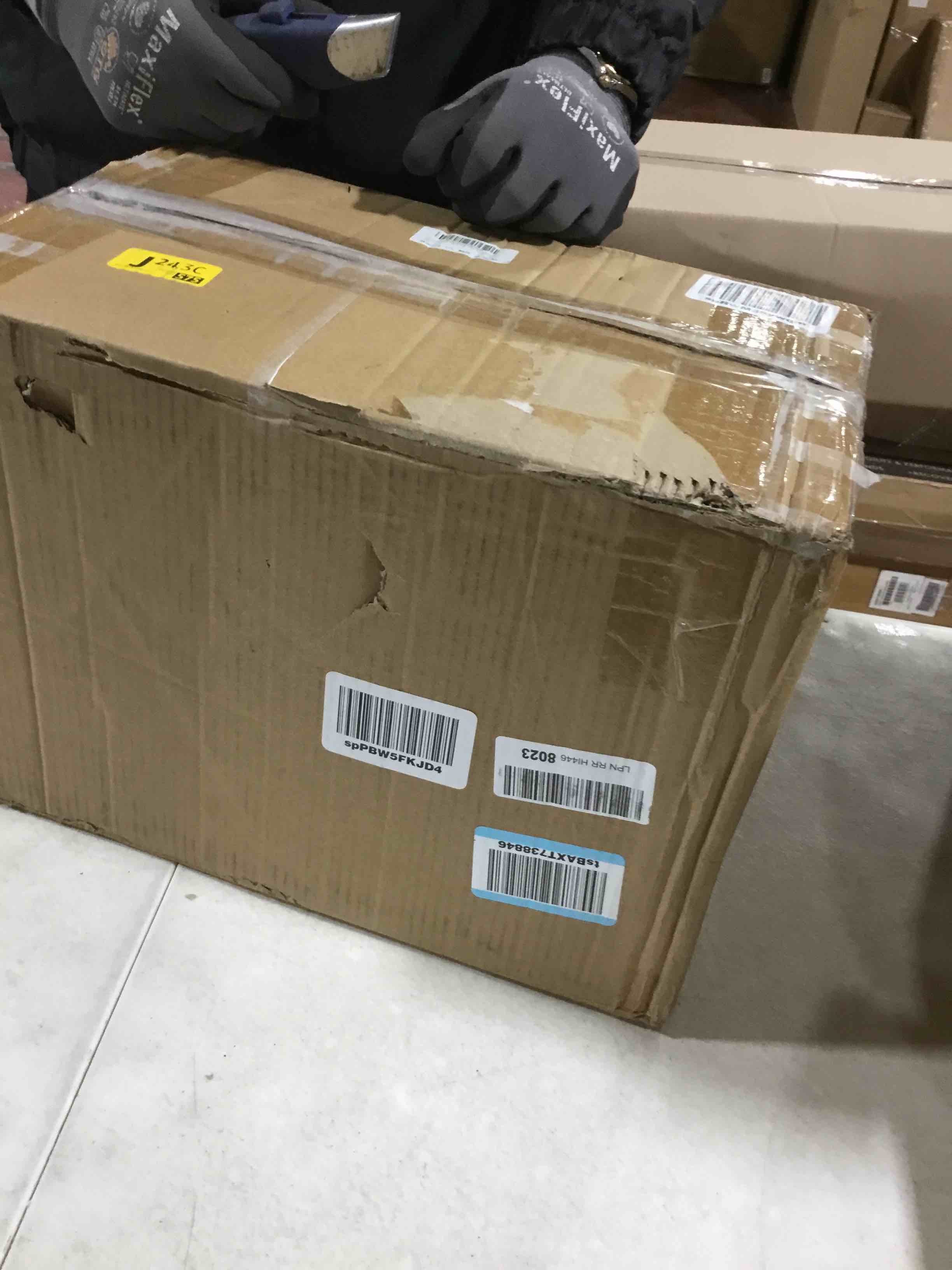 https://s3.amazonaws.com/lotting-images-prod/bidfta/BLU4202920_1710177719015.jpeg