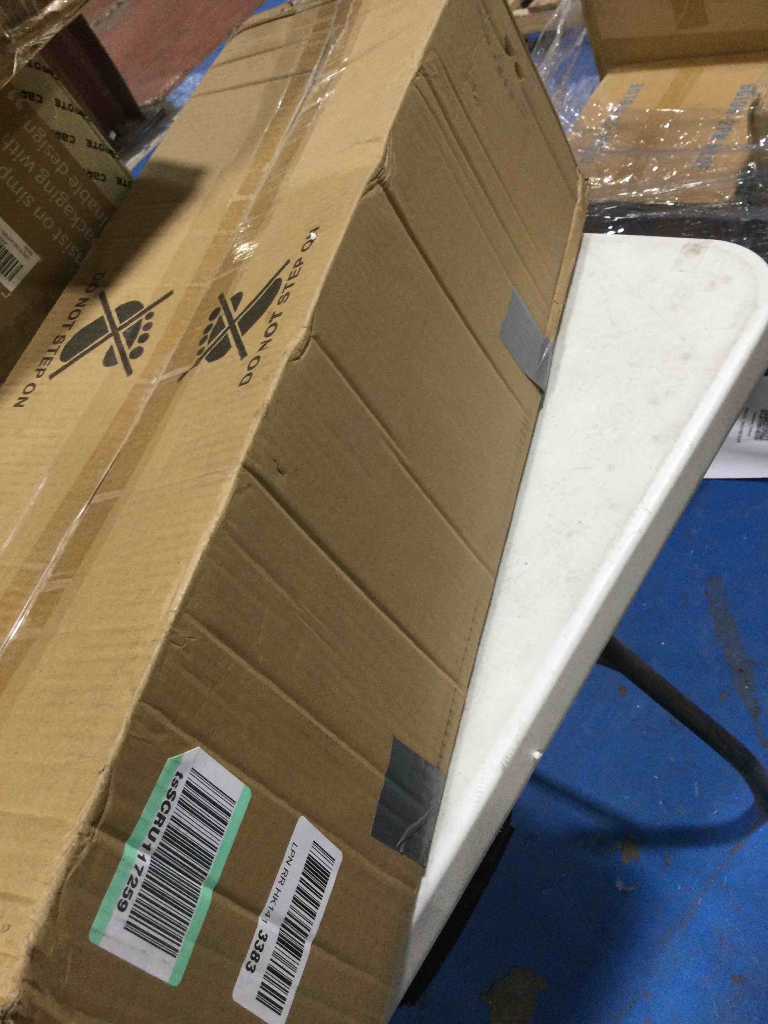 https://s3.amazonaws.com/lotting-images-prod/bidfta/BLU4203117_1710340670794.jpeg
