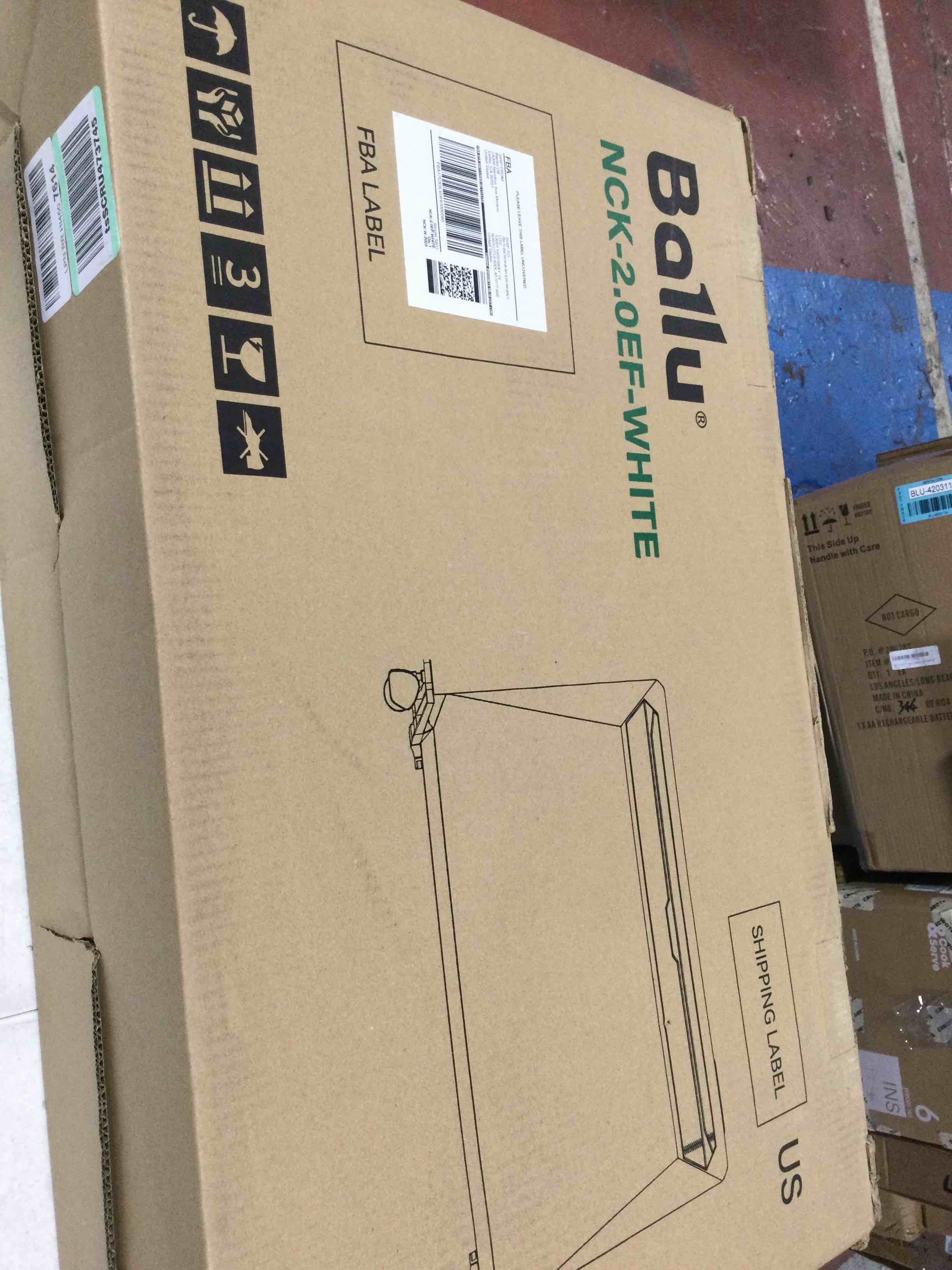 https://s3.amazonaws.com/lotting-images-prod/bidfta/BLU4203142_1710350965138.jpeg