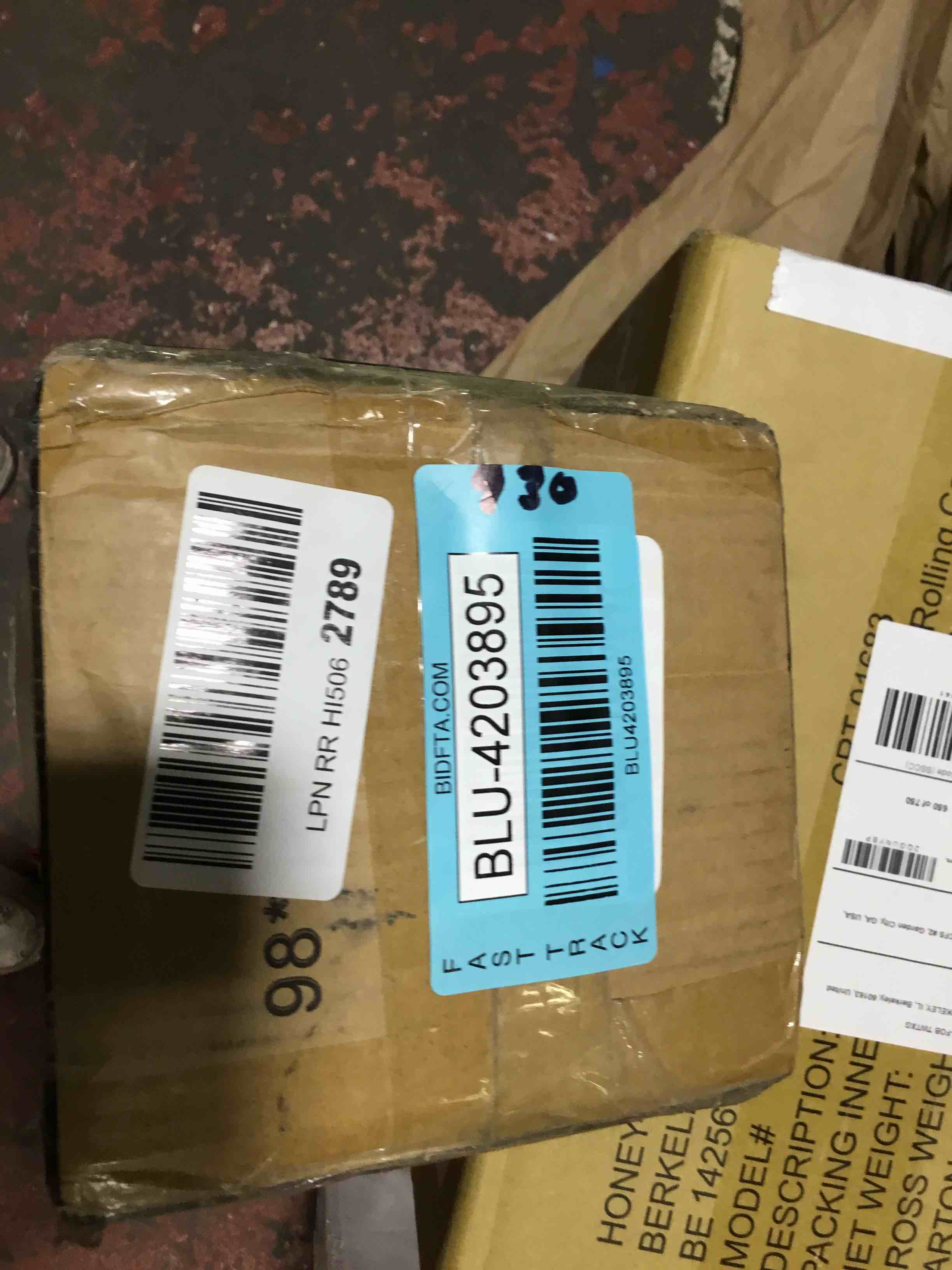https://s3.amazonaws.com/lotting-images-prod/bidfta/BLU4203895_1708972278139.jpeg