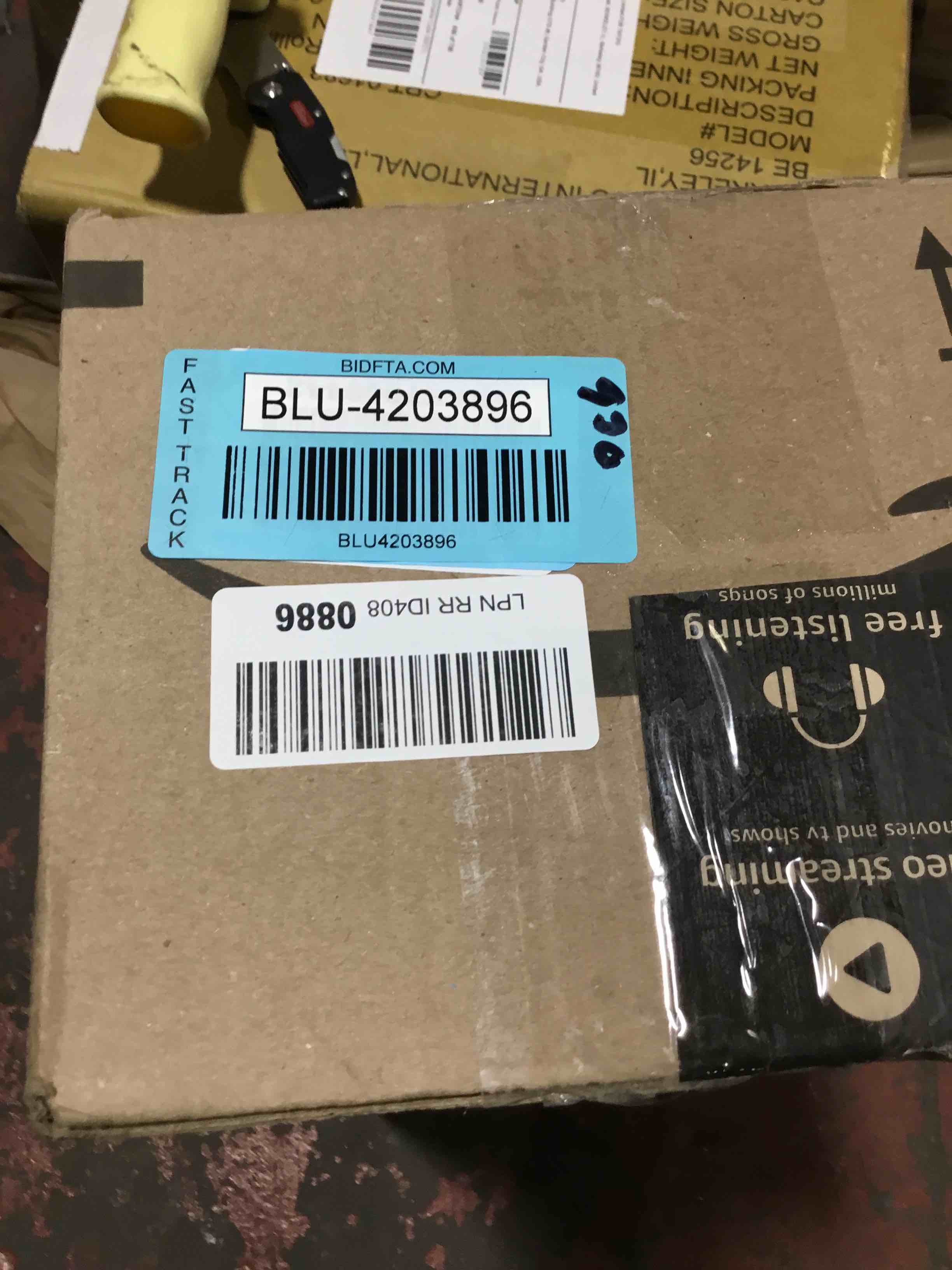 https://s3.amazonaws.com/lotting-images-prod/bidfta/BLU4203896_1708972393735.jpeg
