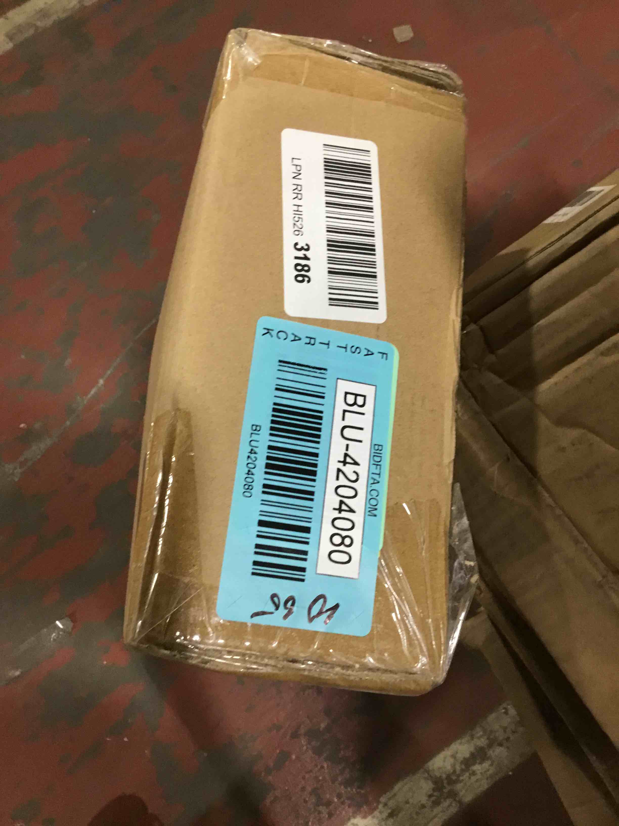 https://s3.amazonaws.com/lotting-images-prod/bidfta/BLU4204080_1709567839997.jpeg