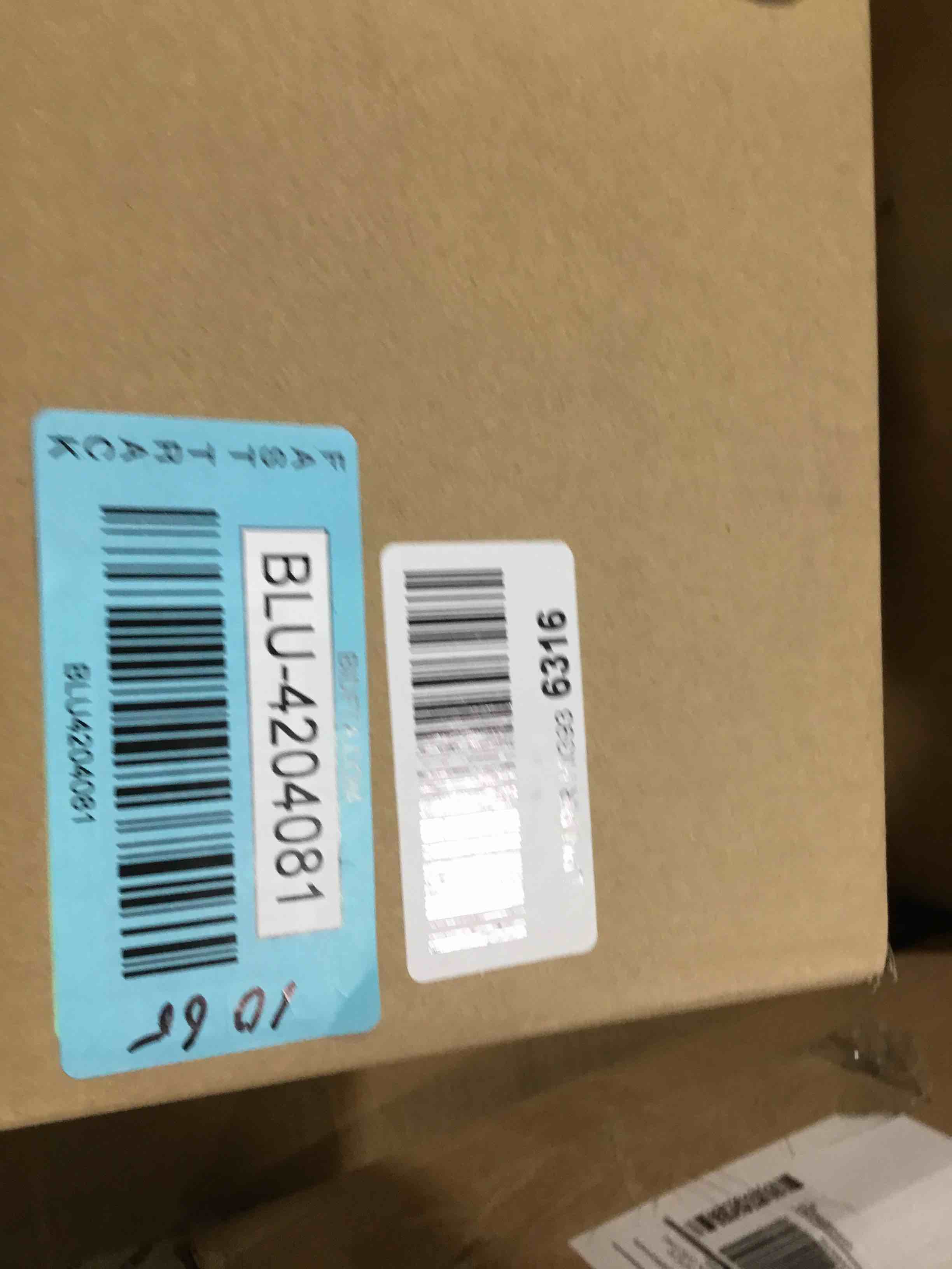 https://s3.amazonaws.com/lotting-images-prod/bidfta/BLU4204081_1709567982332.jpeg