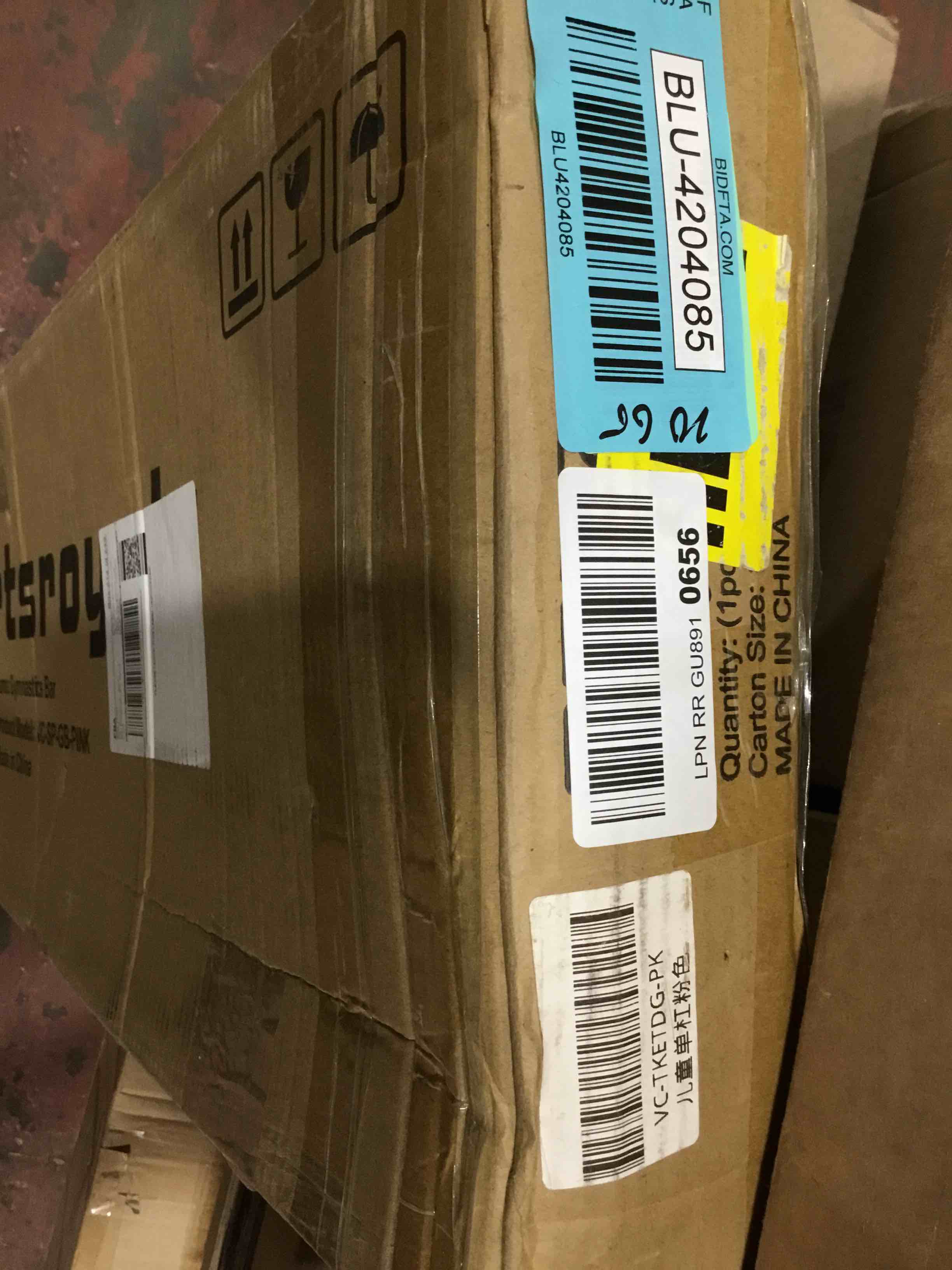 https://s3.amazonaws.com/lotting-images-prod/bidfta/BLU4204085_1709568429578.jpeg