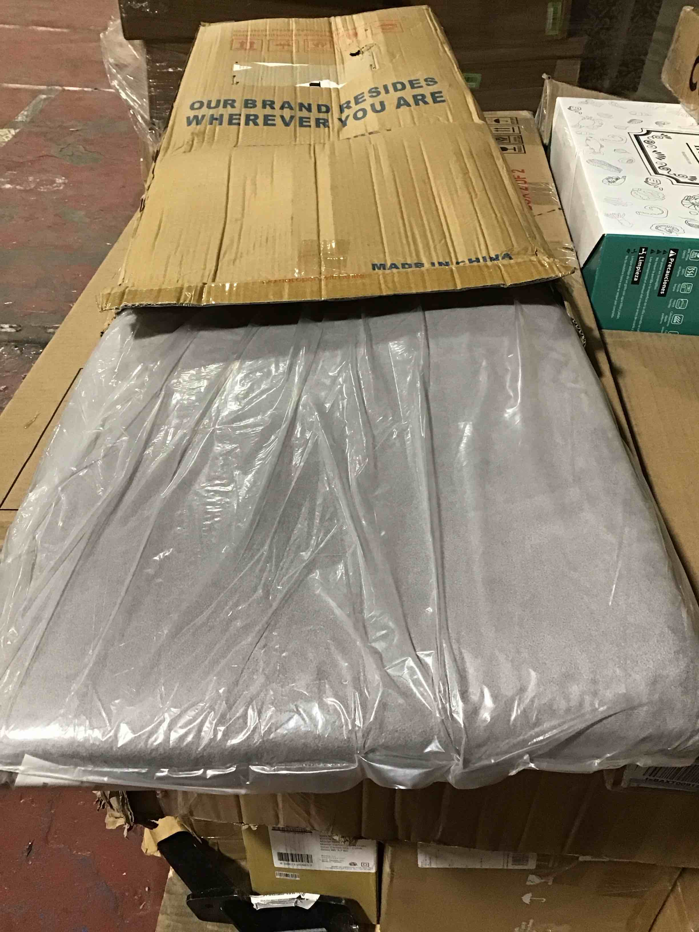 https://s3.amazonaws.com/lotting-images-prod/bidfta/BLU4207819_1706880753994.jpeg