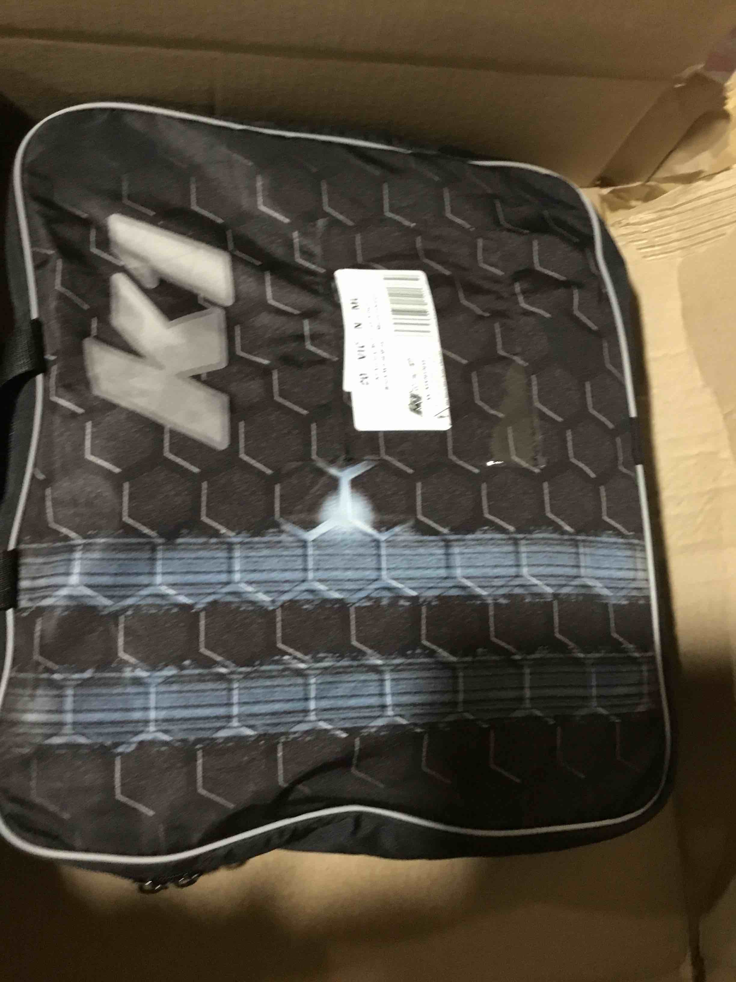https://s3.amazonaws.com/lotting-images-prod/bidfta/BLU4207826_1706809018954.jpeg
