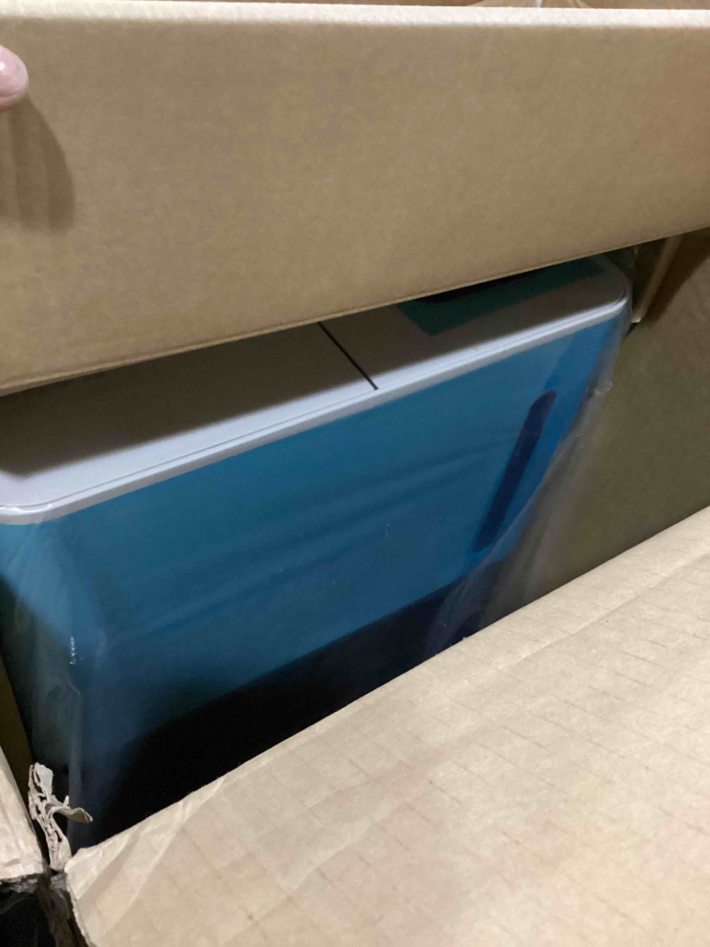https://s3.amazonaws.com/lotting-images-prod/bidfta/BLU4231162_1702572040028.jpeg