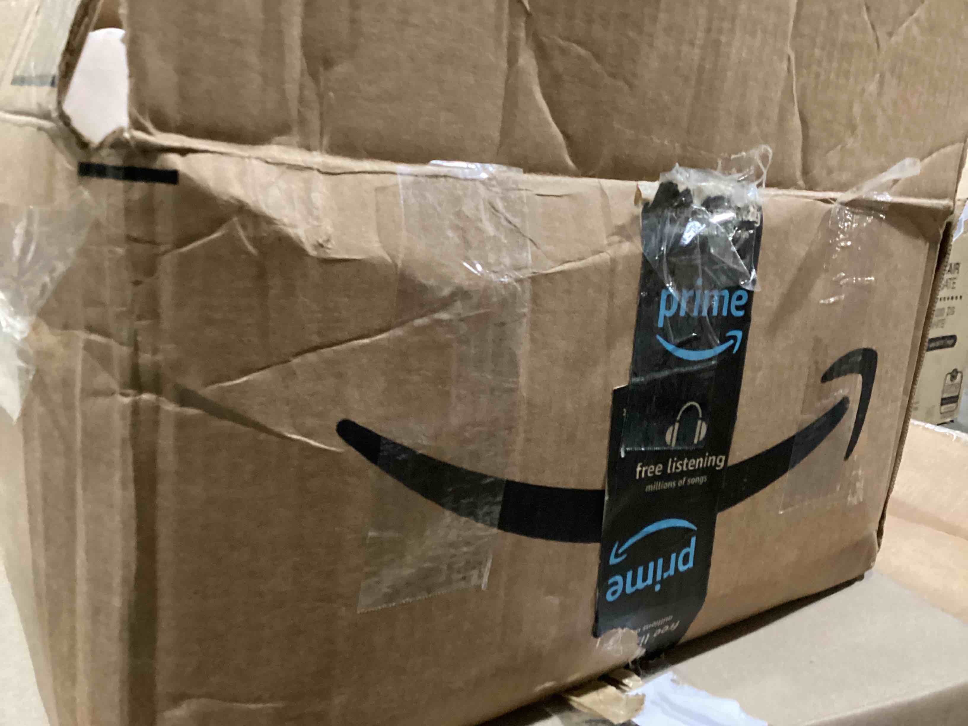 https://s3.amazonaws.com/lotting-images-prod/bidfta/BLU4231163_1702572083521.jpeg