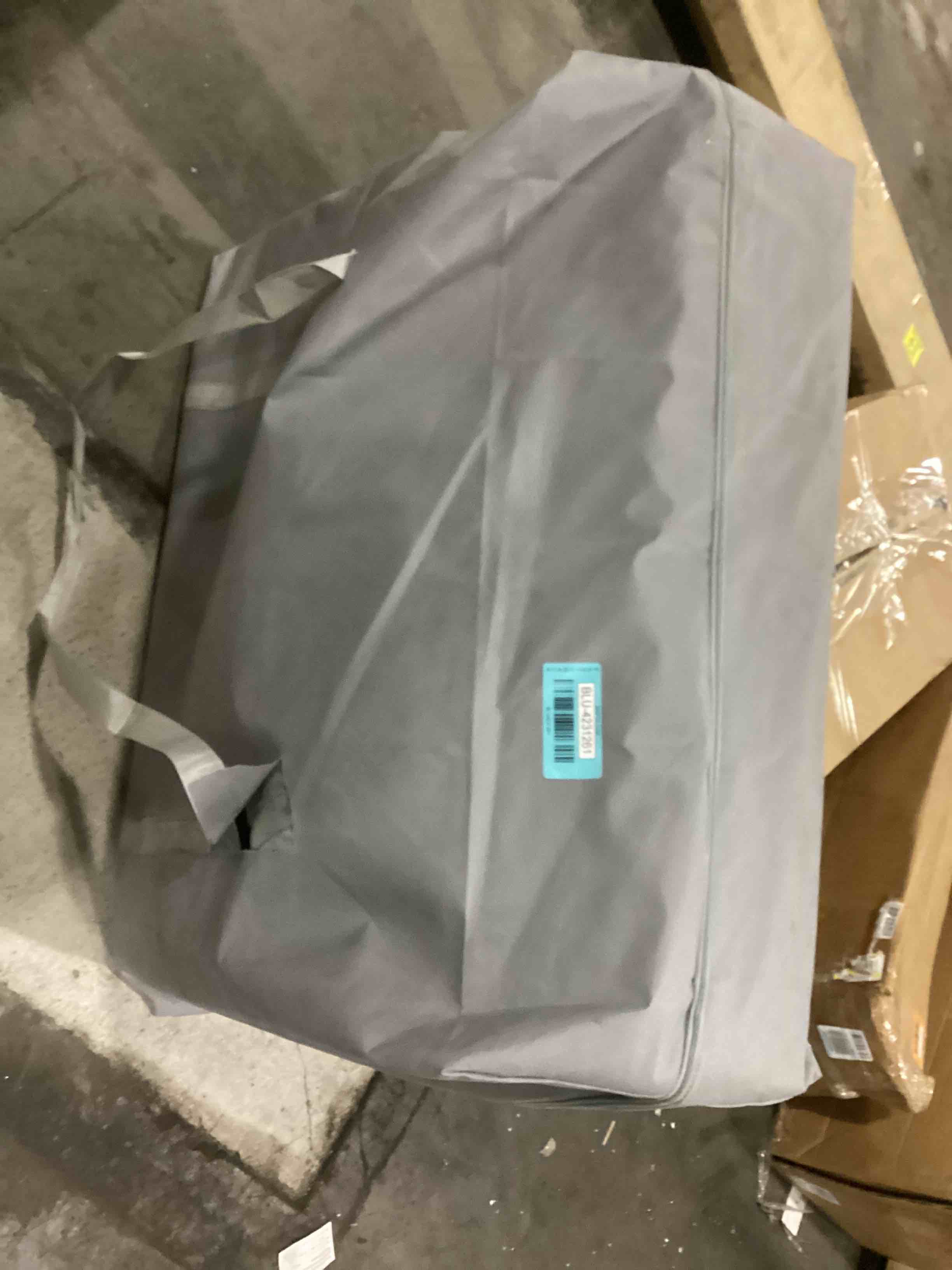 https://s3.amazonaws.com/lotting-images-prod/bidfta/BLU4231261_1702749570349.jpeg