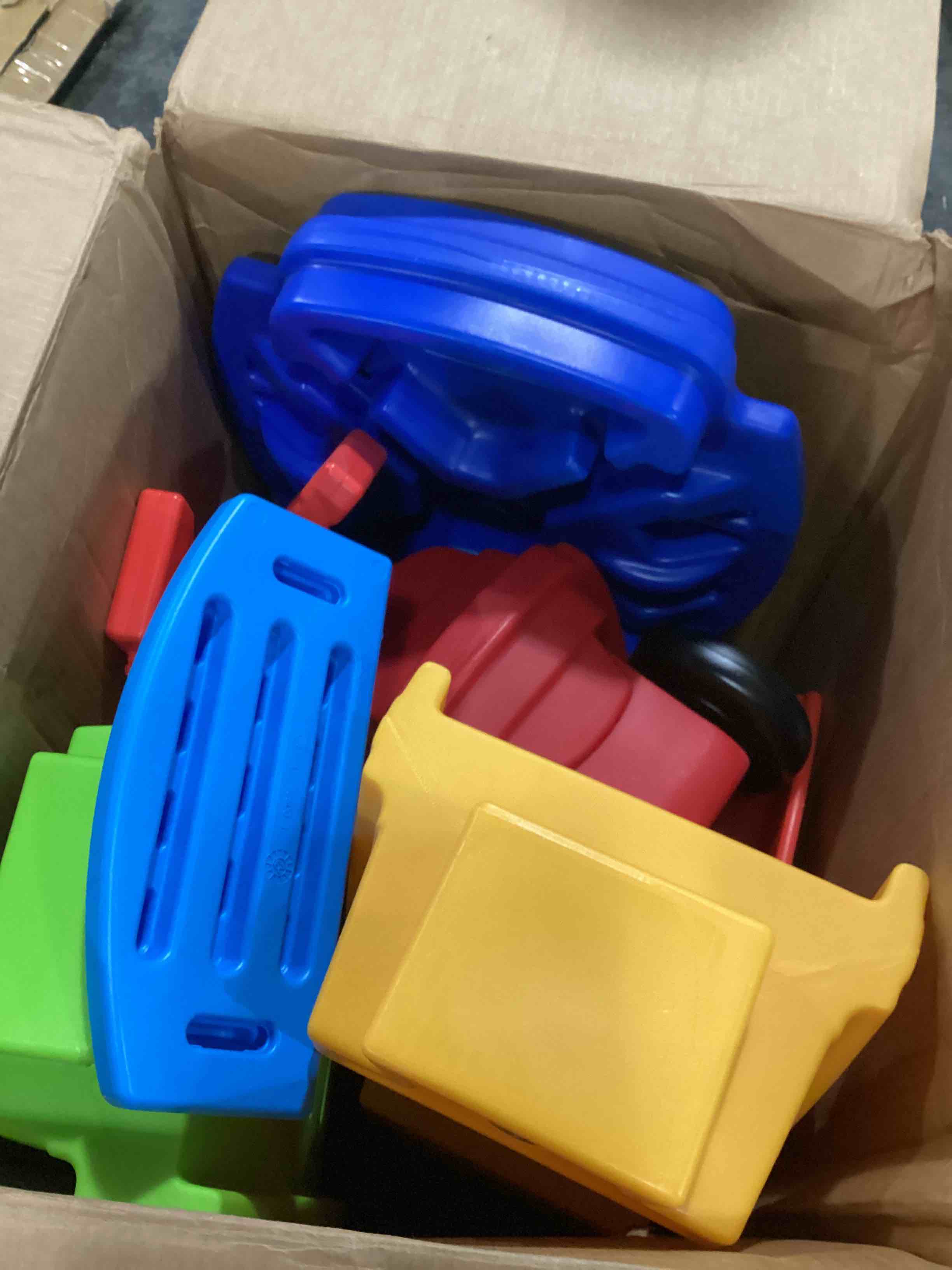 https://s3.amazonaws.com/lotting-images-prod/bidfta/BLU4231403_1702992503142.jpeg