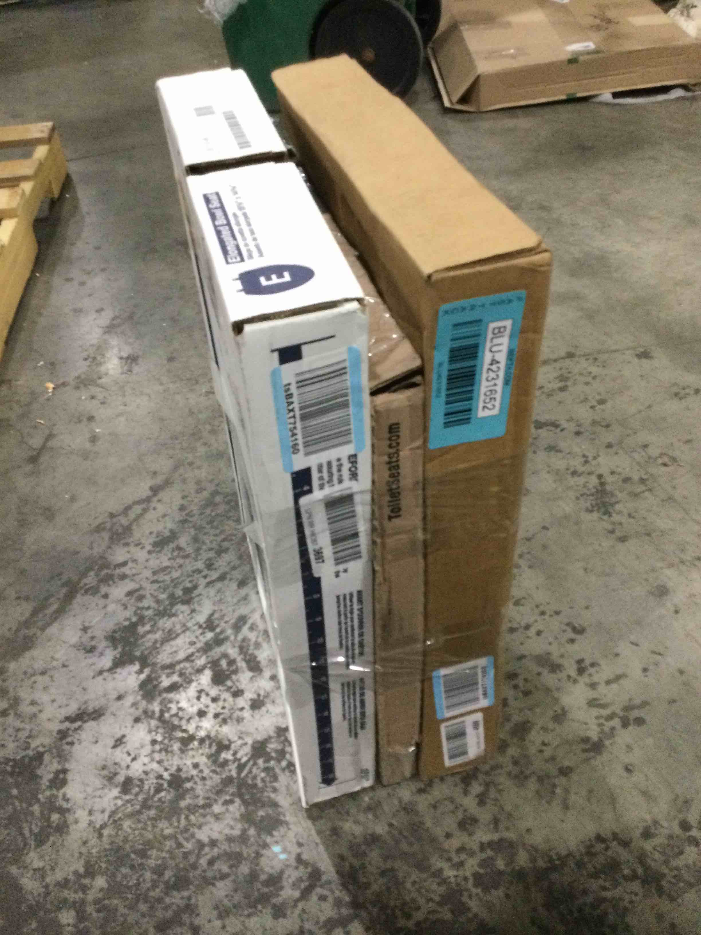 https://s3.amazonaws.com/lotting-images-prod/bidfta/BLU4231652_1703872044695.jpeg