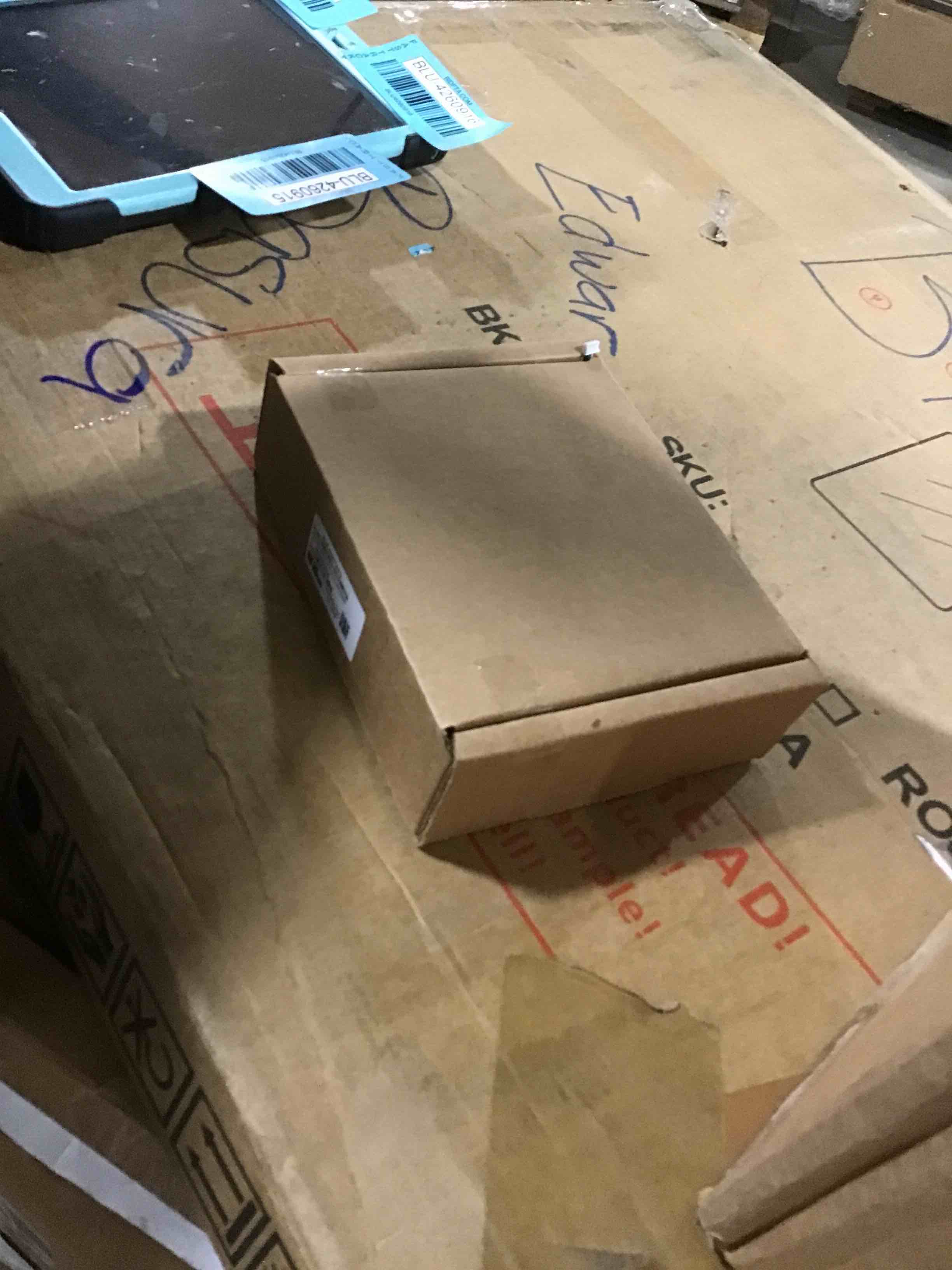 https://s3.amazonaws.com/lotting-images-prod/bidfta/BLU4260912_1682529445254.jpeg