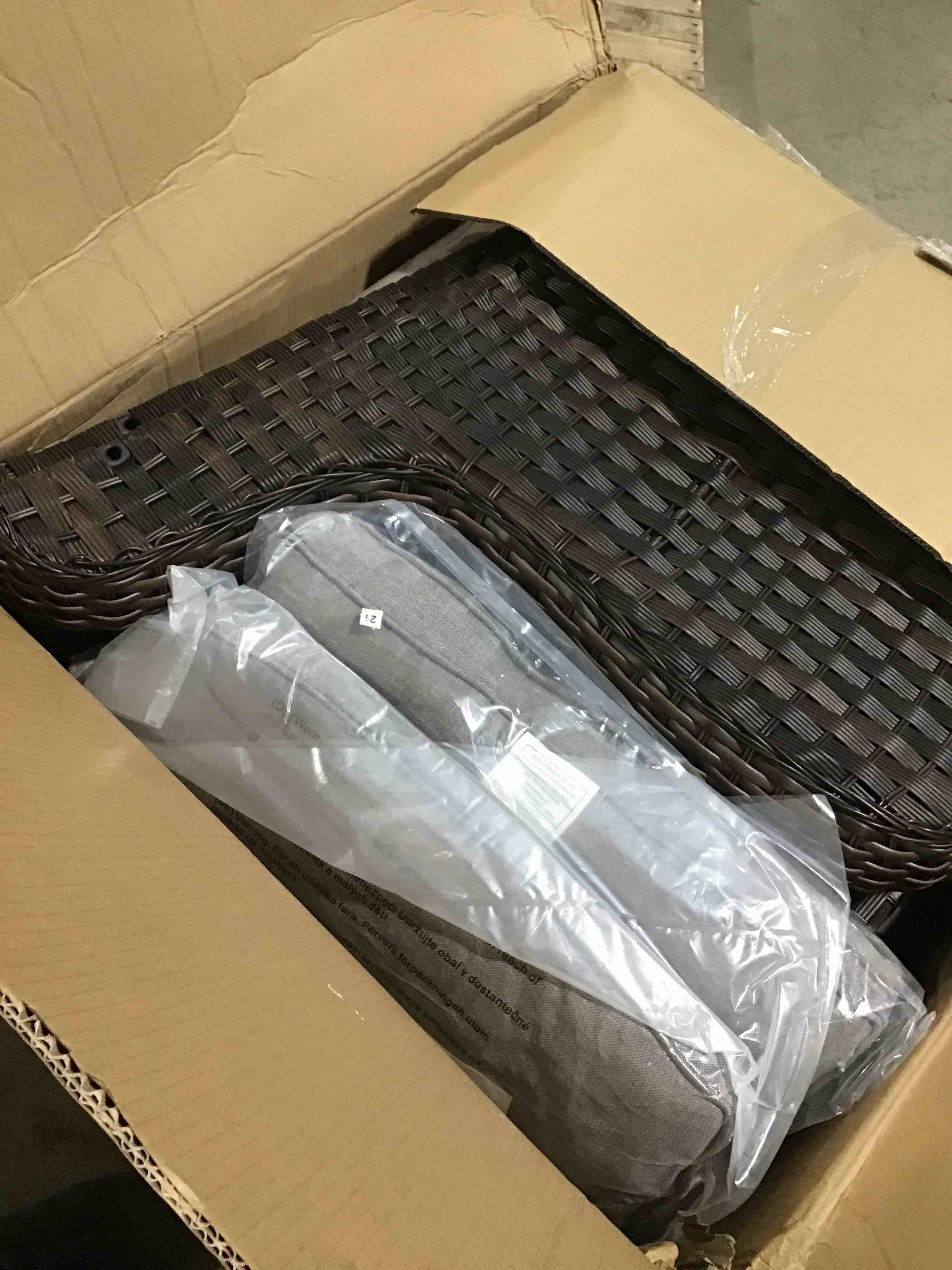https://s3.amazonaws.com/lotting-images-prod/bidfta/BLU4269049_1687974392403.jpeg