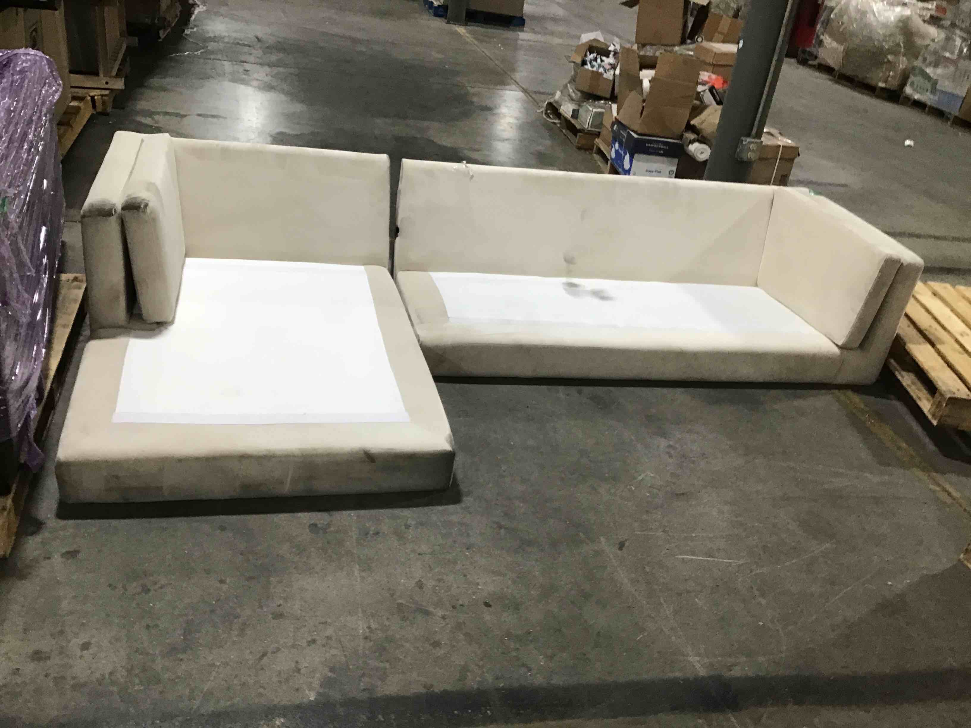 https://s3.amazonaws.com/lotting-images-prod/bidfta/BLU4269184_1688060819258.jpeg
