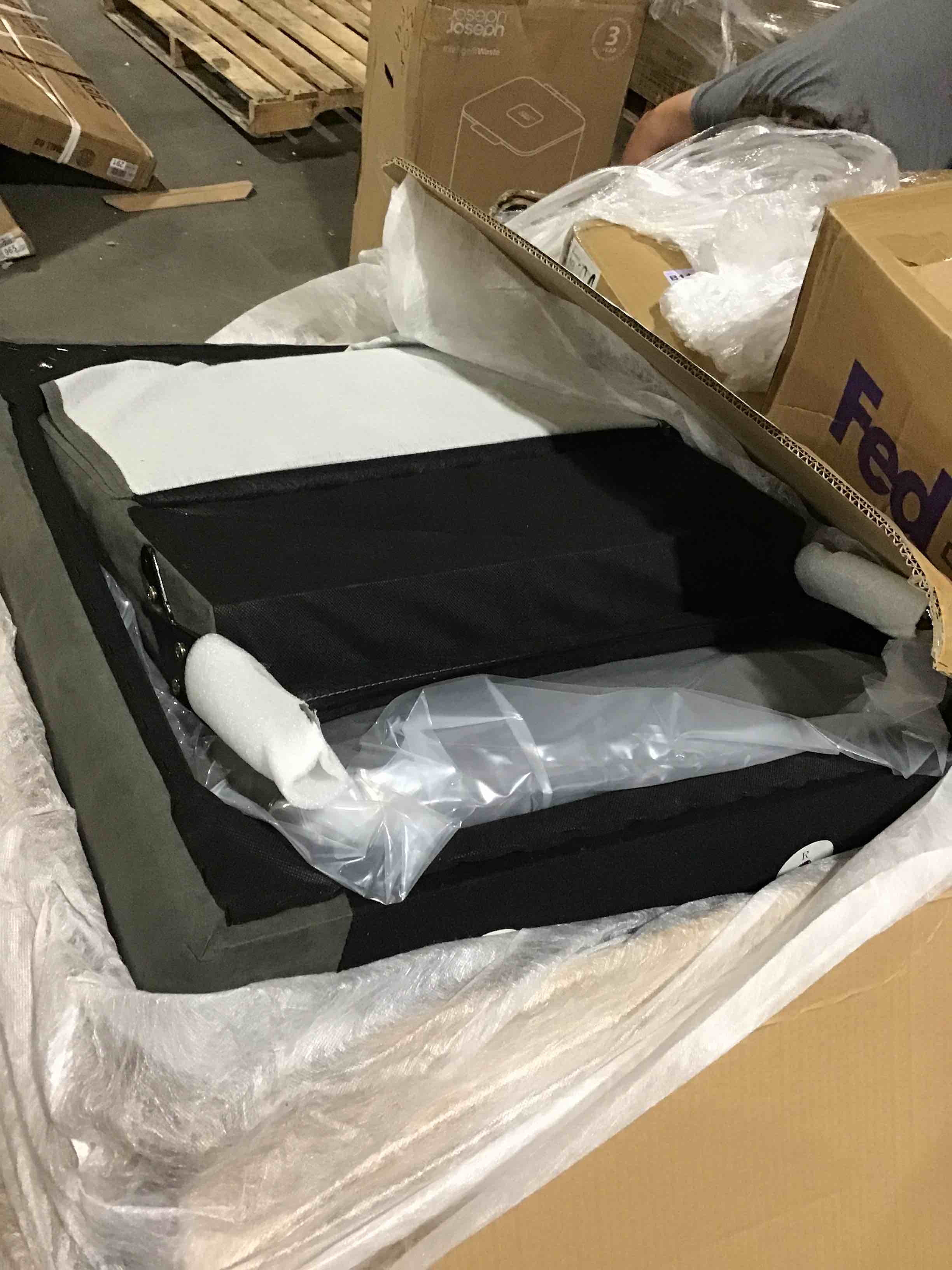 https://s3.amazonaws.com/lotting-images-prod/bidfta/BLU4270322_1688050868964.jpeg