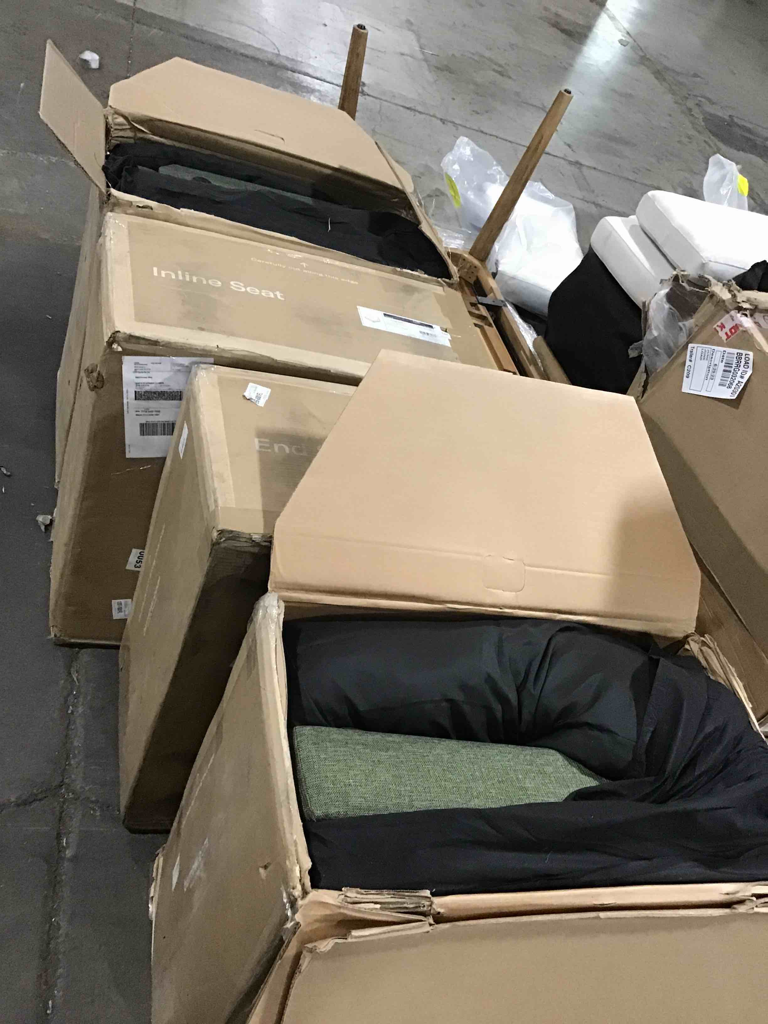 https://s3.amazonaws.com/lotting-images-prod/bidfta/BLU4270372_1688152437628.jpeg