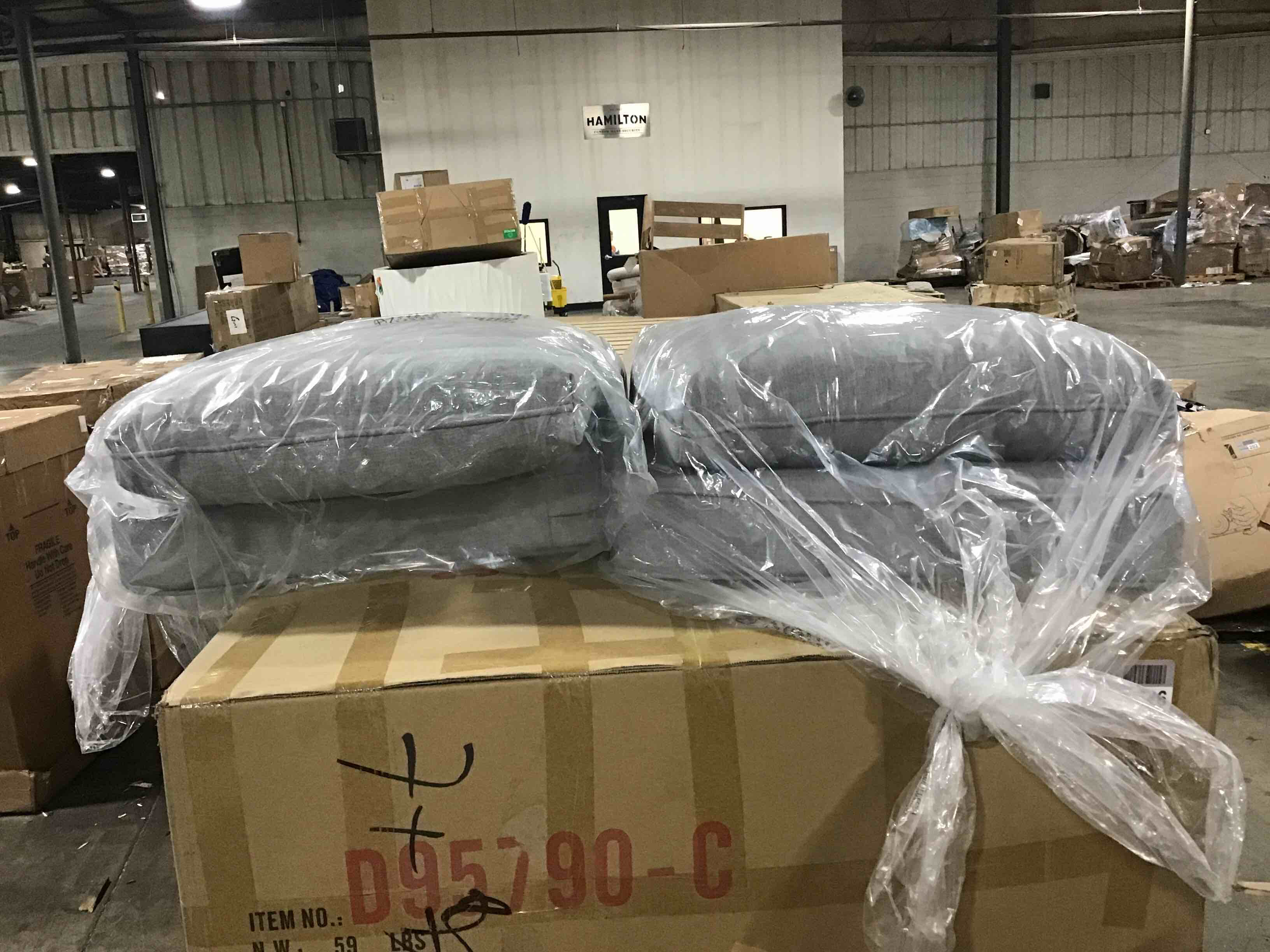 https://s3.amazonaws.com/lotting-images-prod/bidfta/BLU4270678_1689269102464.jpeg