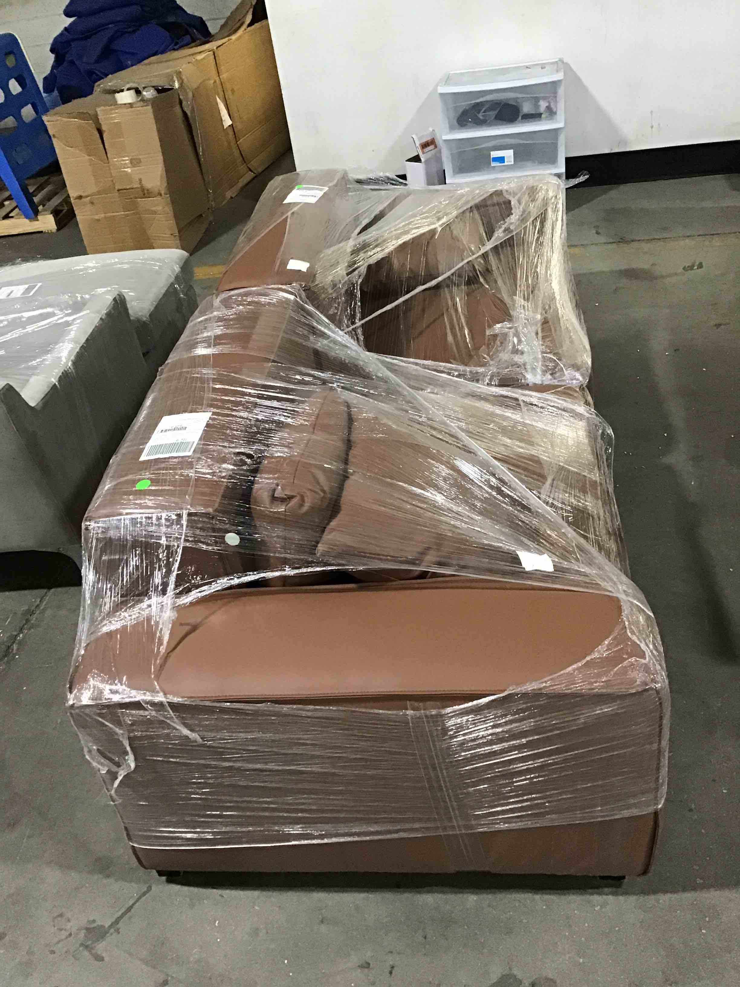 https://s3.amazonaws.com/lotting-images-prod/bidfta/BLU4270853_1689691940290.jpeg