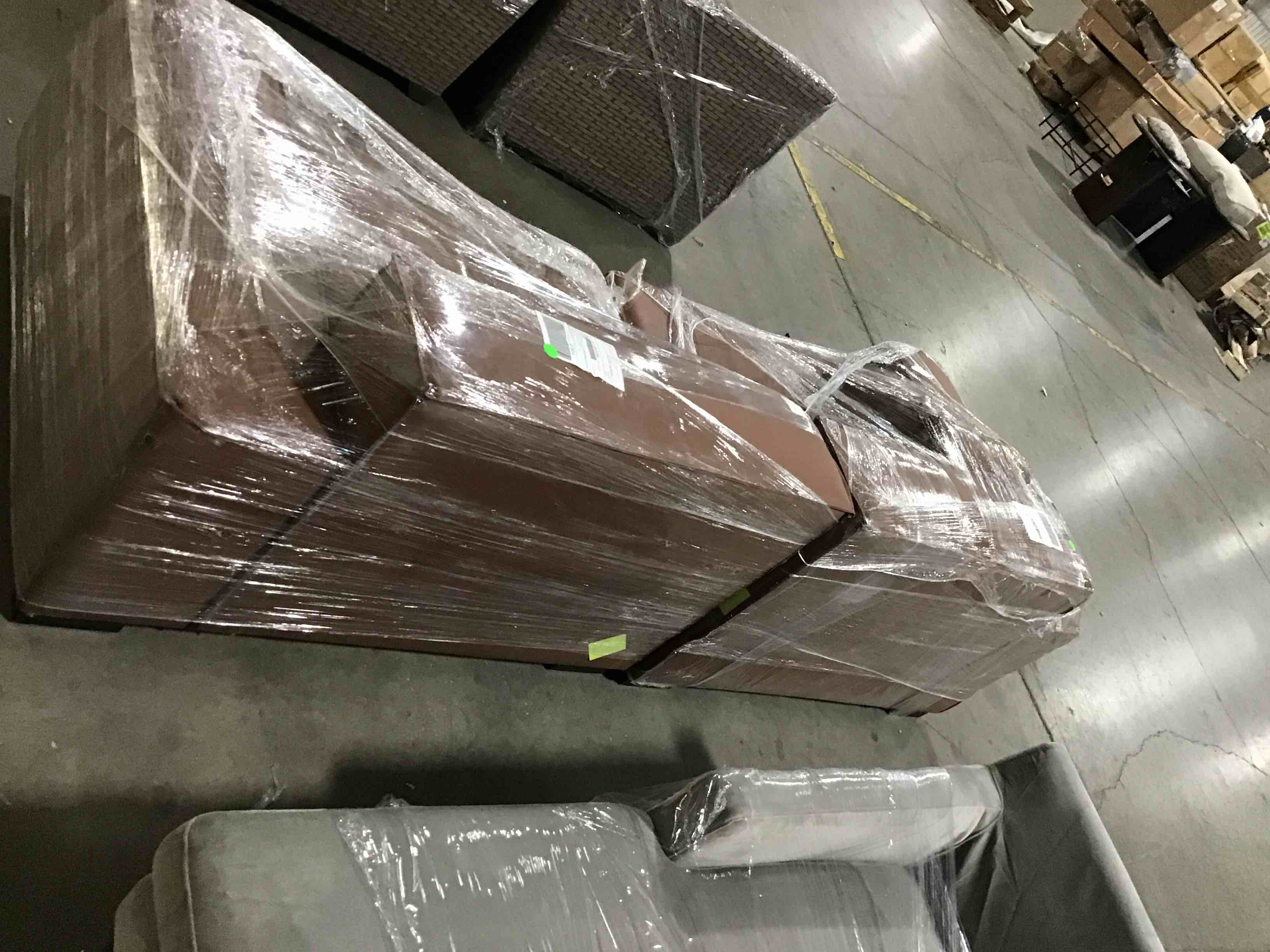 https://s3.amazonaws.com/lotting-images-prod/bidfta/BLU4270853_1689691973676.jpeg