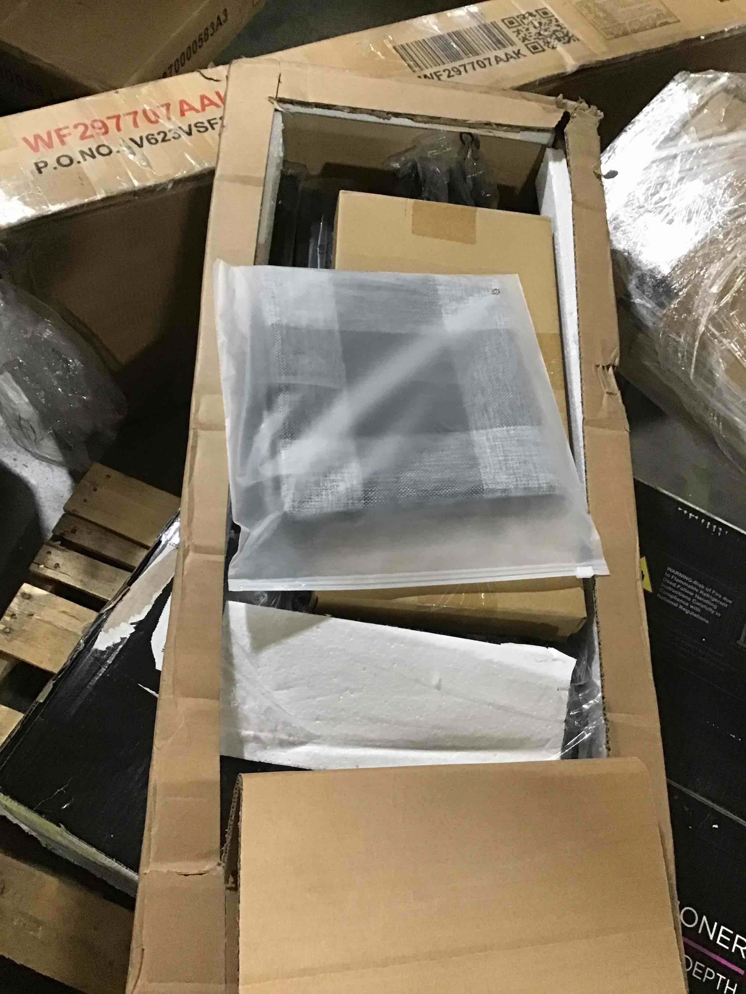 https://s3.amazonaws.com/lotting-images-prod/bidfta/BLU4271093_1686155378483.jpeg