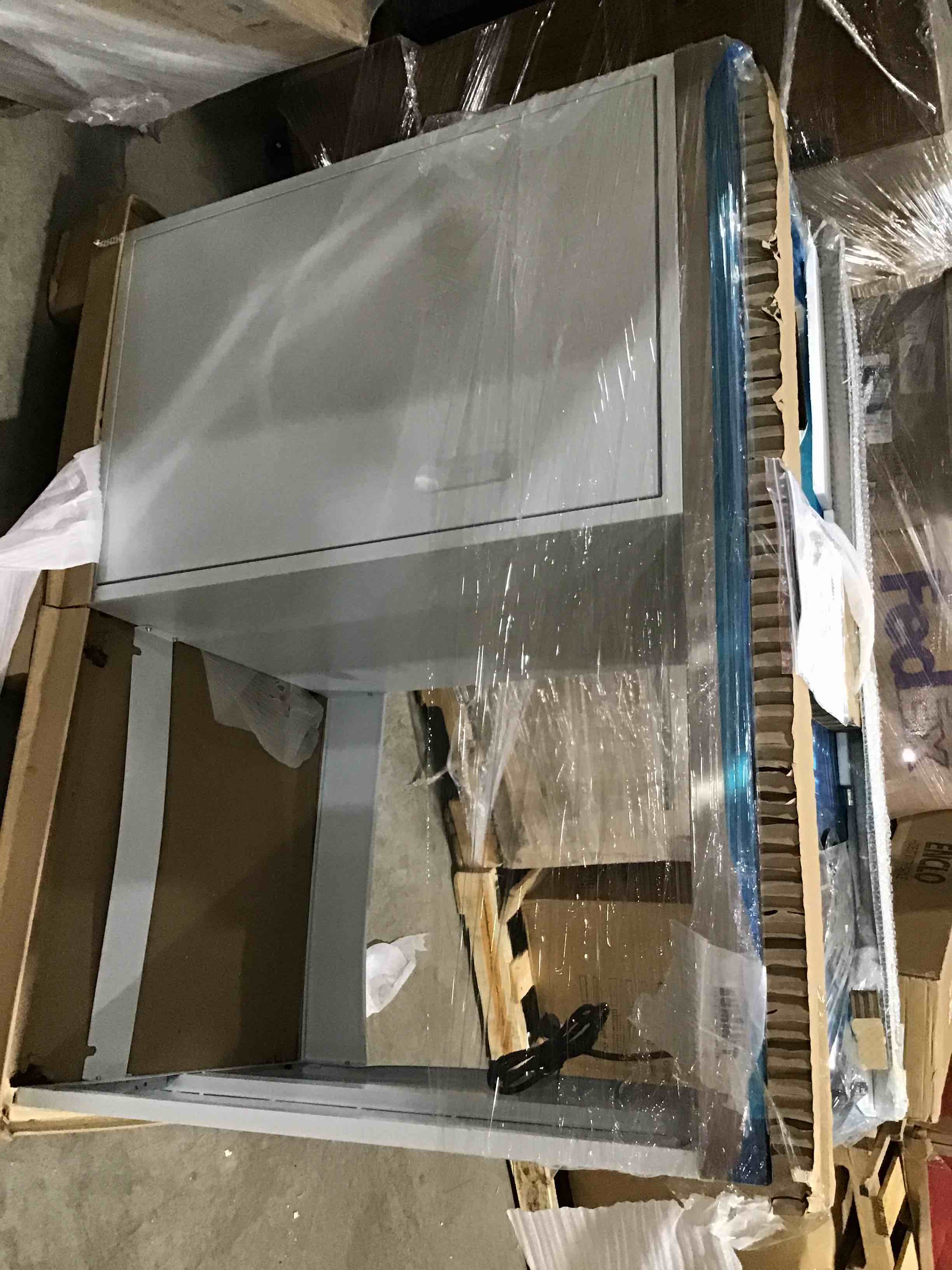https://s3.amazonaws.com/lotting-images-prod/bidfta/BLU4272972_1686921793335.jpeg
