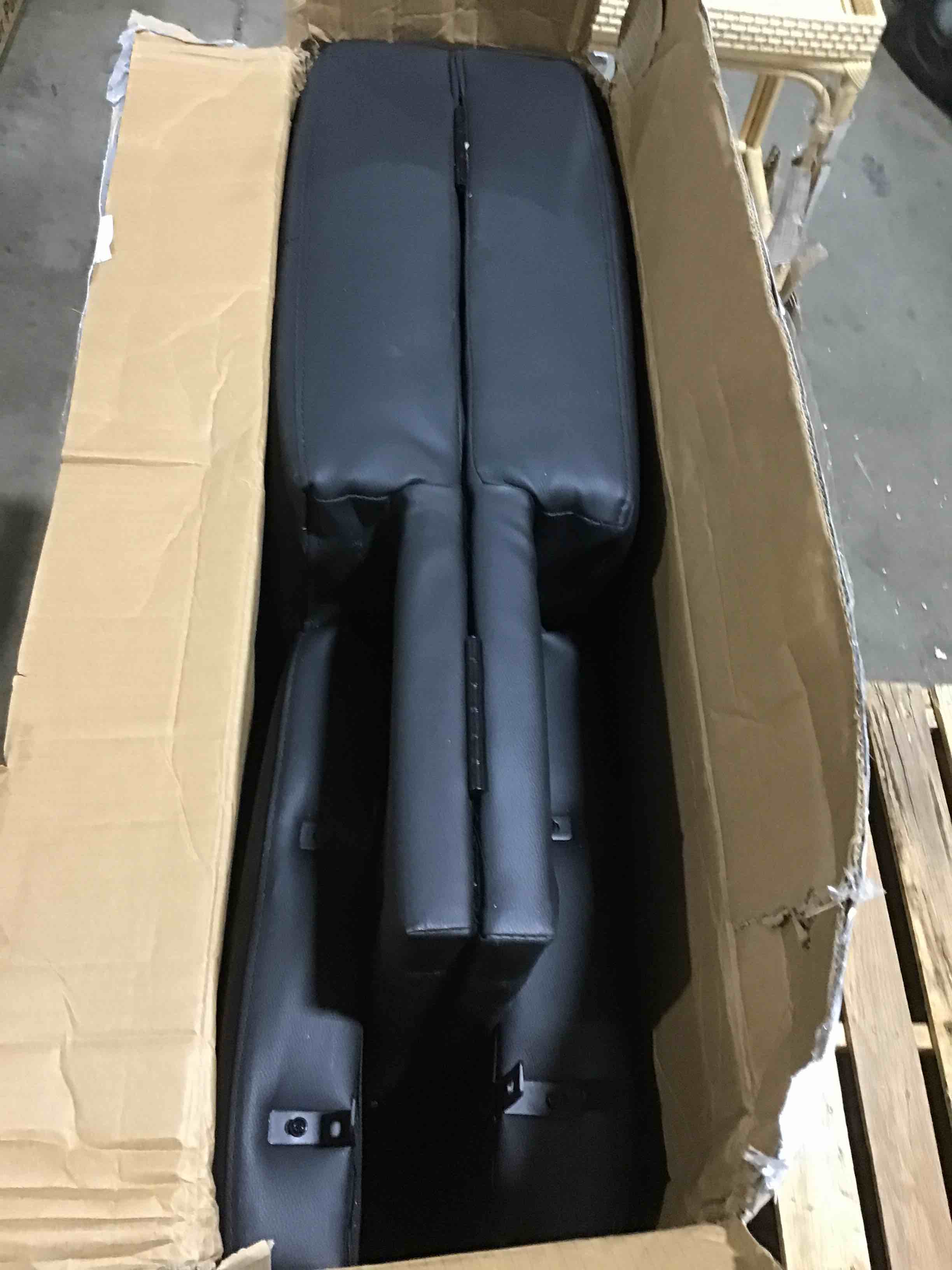 https://s3.amazonaws.com/lotting-images-prod/bidfta/BLU4274657_1687289916483.jpeg