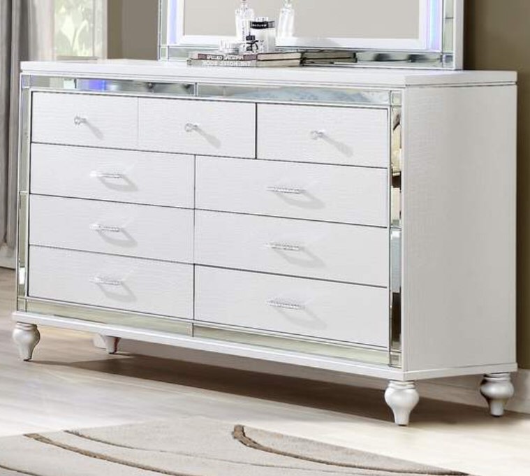 Sterling king 4Pc bedroom set in white (Incomplete, Dresser Only)