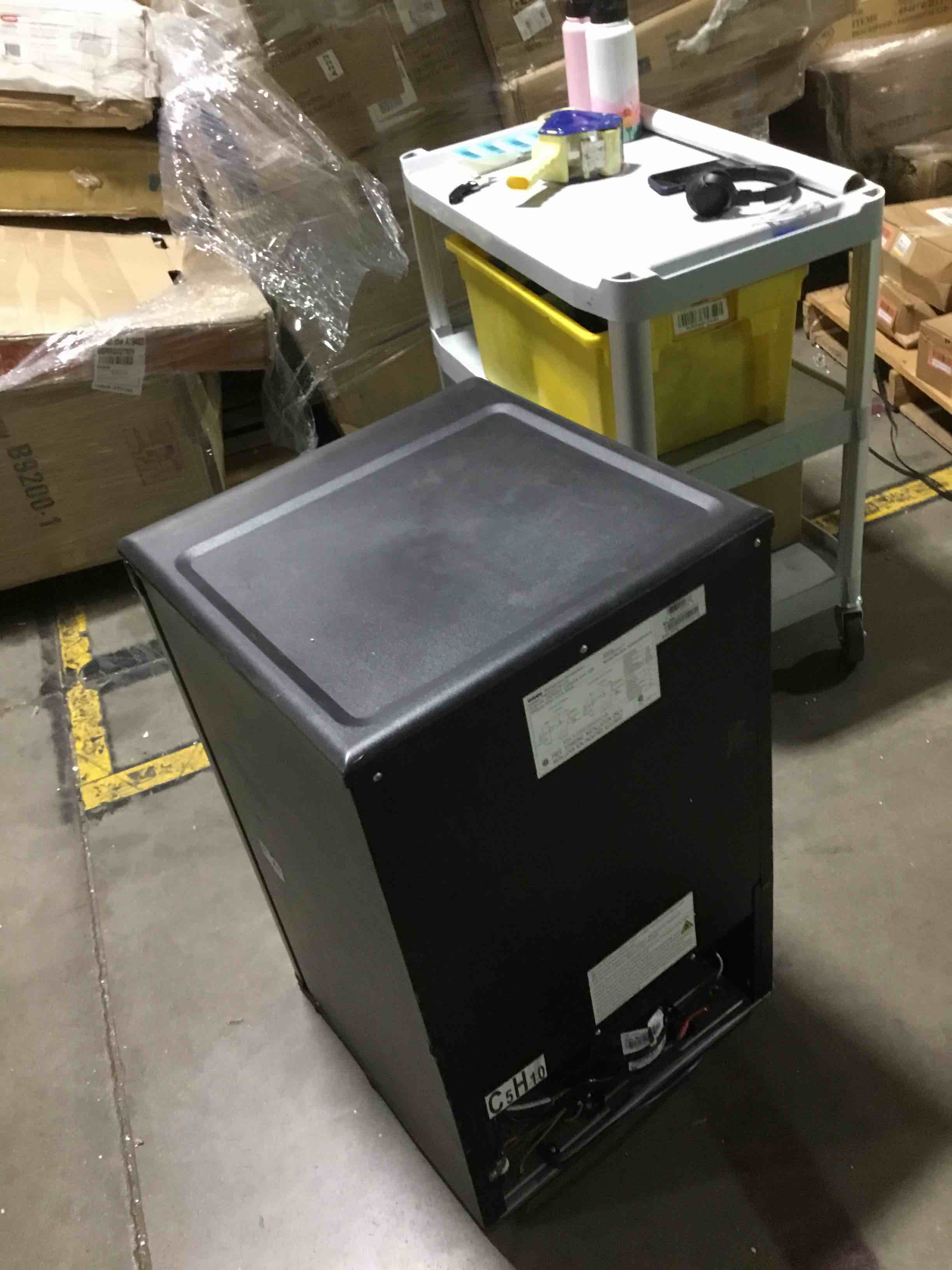 https://s3.amazonaws.com/lotting-images-prod/bidfta/BLU4277160_1685621405387.jpeg