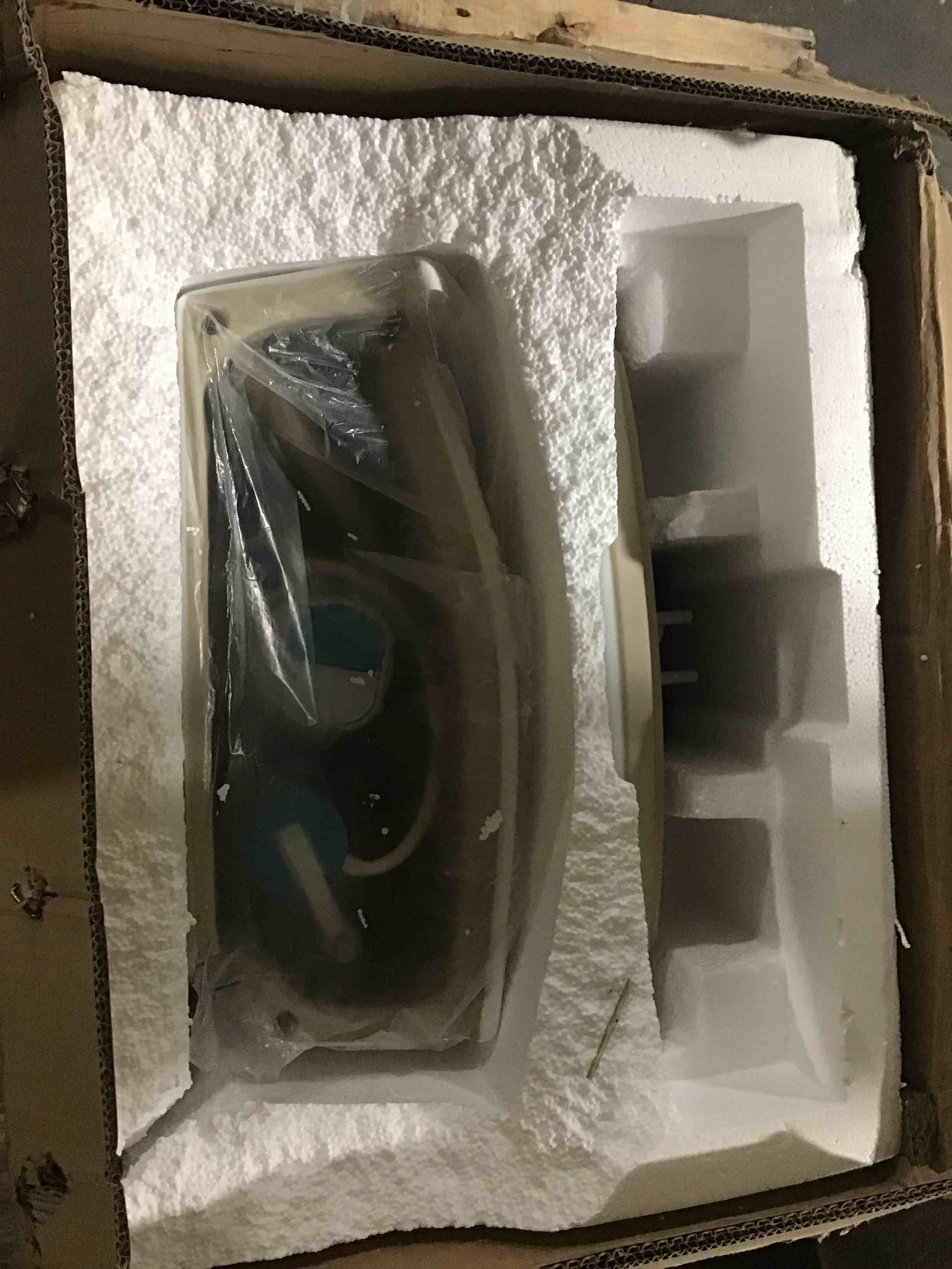 https://s3.amazonaws.com/lotting-images-prod/bidfta/BLU4277927_1687971797292.jpeg