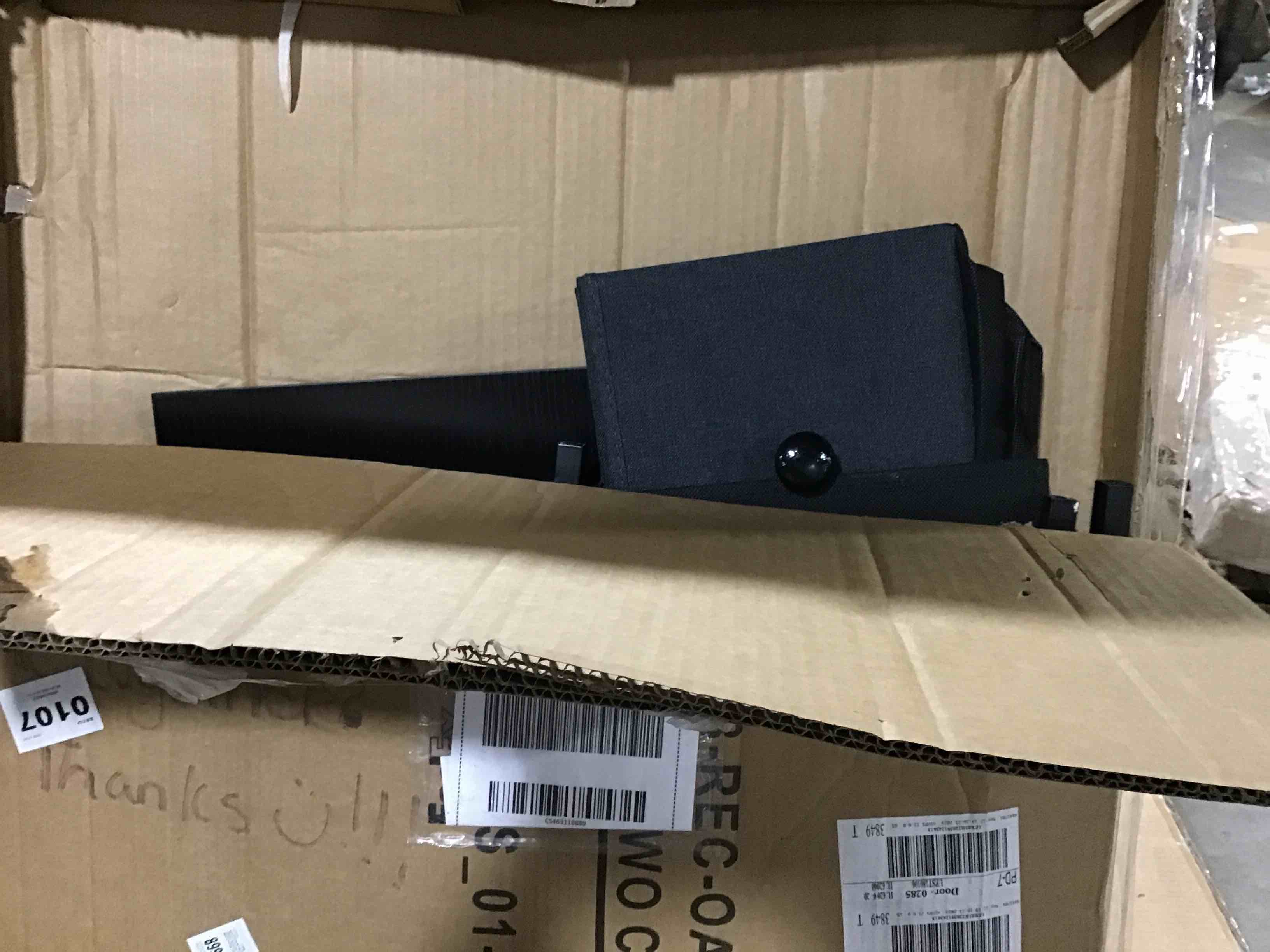 https://s3.amazonaws.com/lotting-images-prod/bidfta/BLU4279094_1686075851007.jpeg