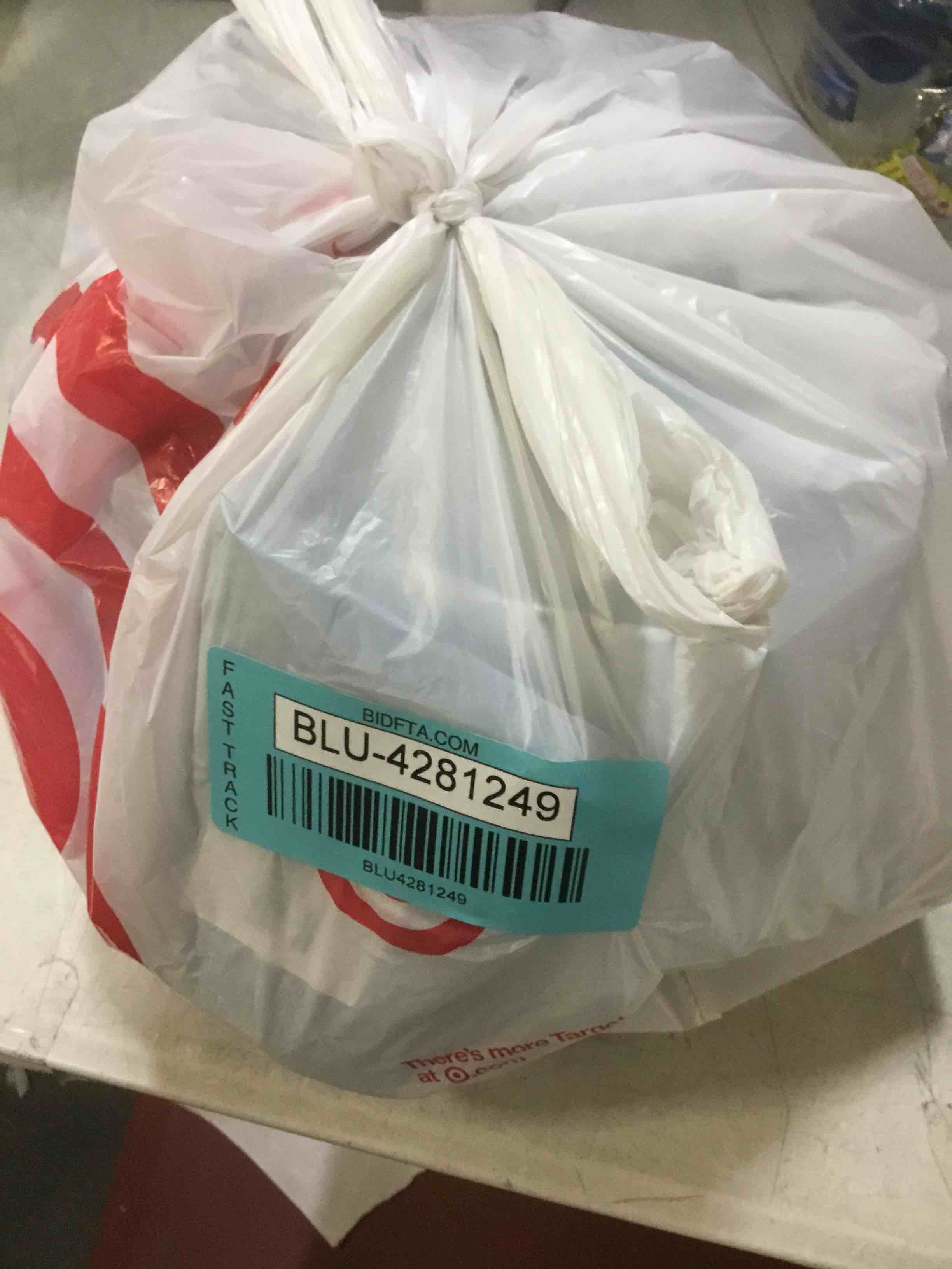 https://s3.amazonaws.com/lotting-images-prod/bidfta/BLU4281283_1676988676482.jpeg