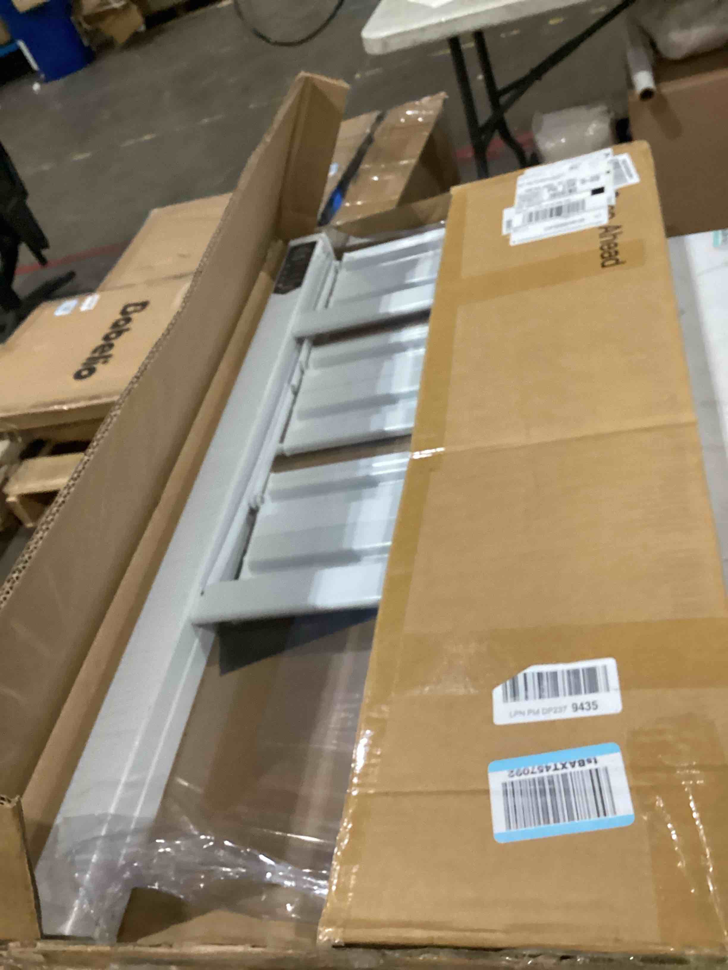 https://s3.amazonaws.com/lotting-images-prod/bidfta/BLU4295297_1745325047172.jpeg