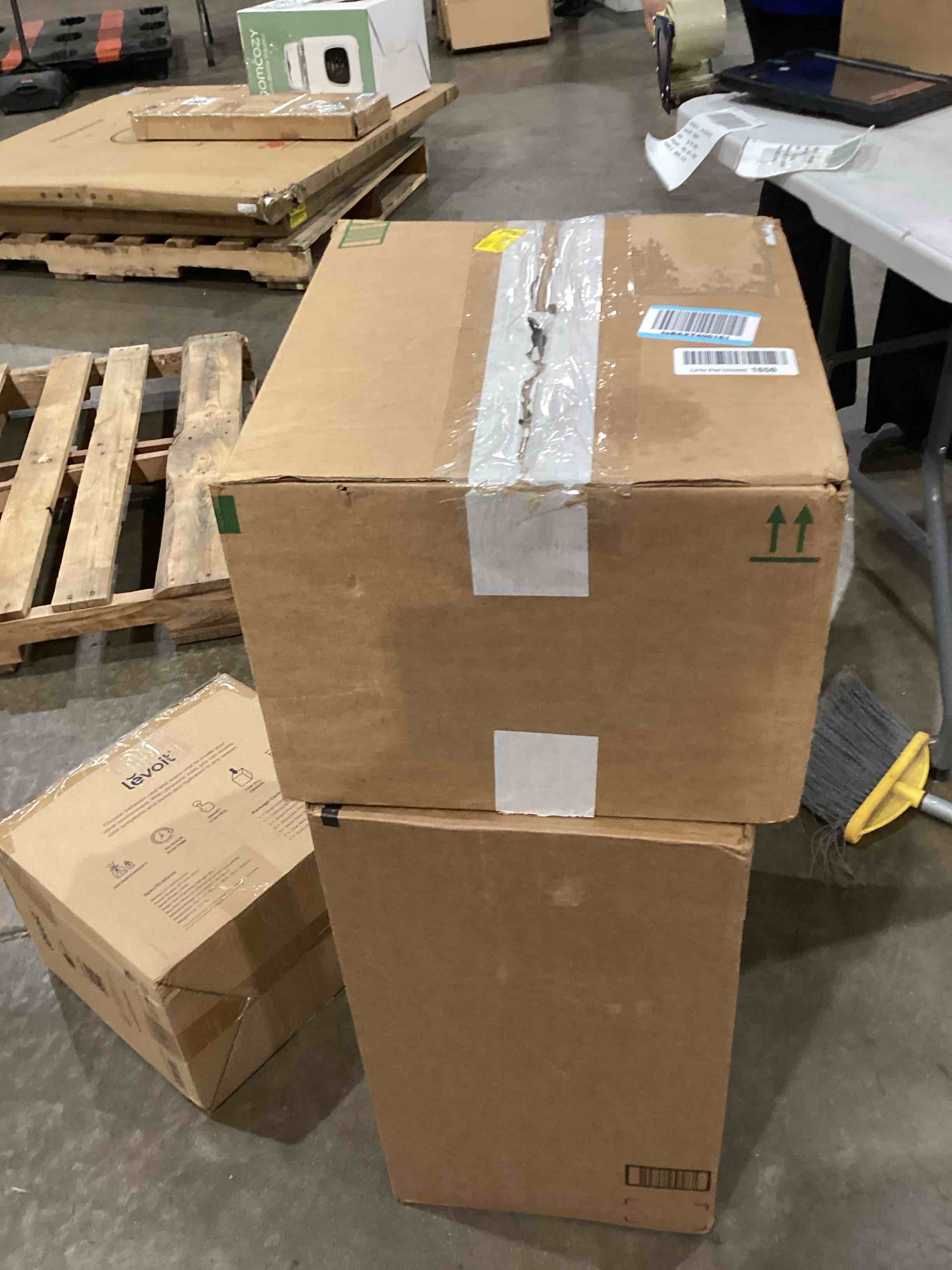 https://s3.amazonaws.com/lotting-images-prod/bidfta/BLU4295350_1746046677543.jpeg