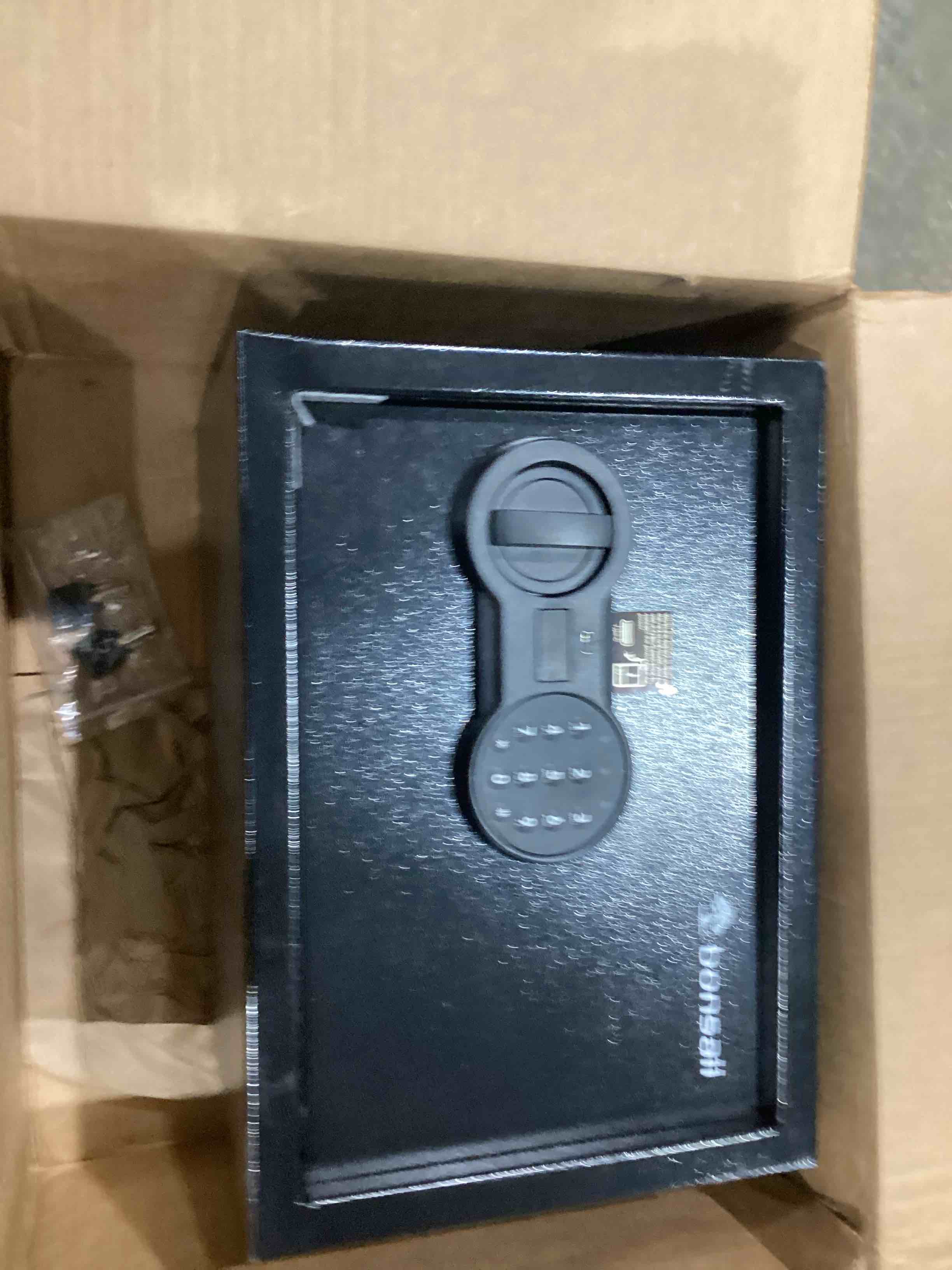 https://s3.amazonaws.com/lotting-images-prod/bidfta/BLU4295350_1746046789237.jpeg