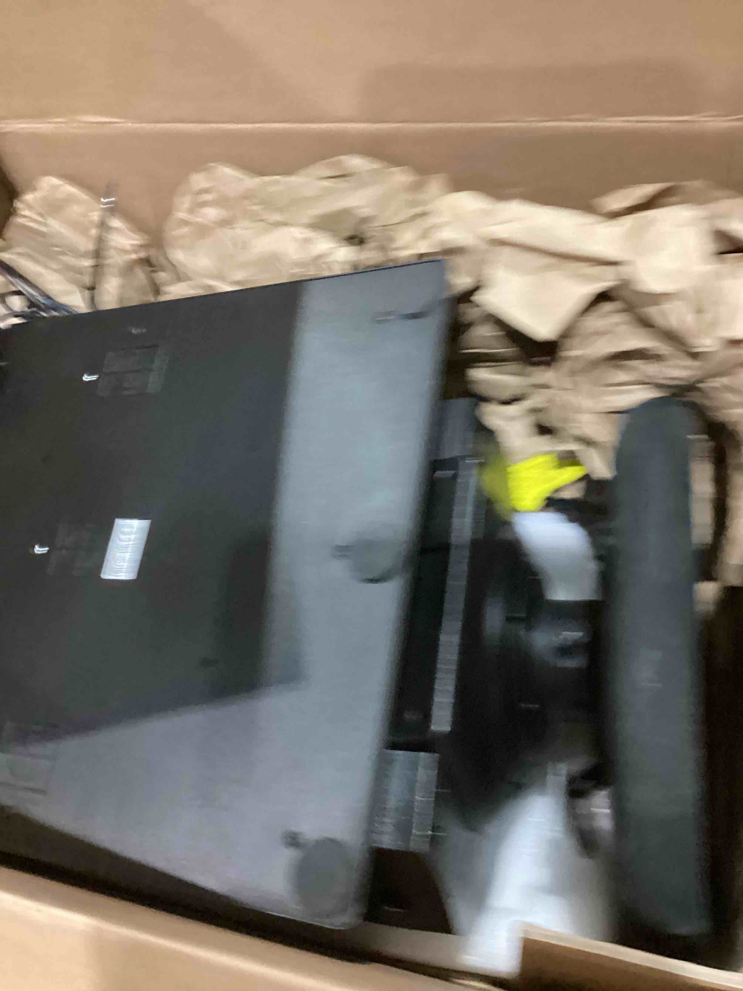 https://s3.amazonaws.com/lotting-images-prod/bidfta/BLU4295476_1746122013854.jpeg