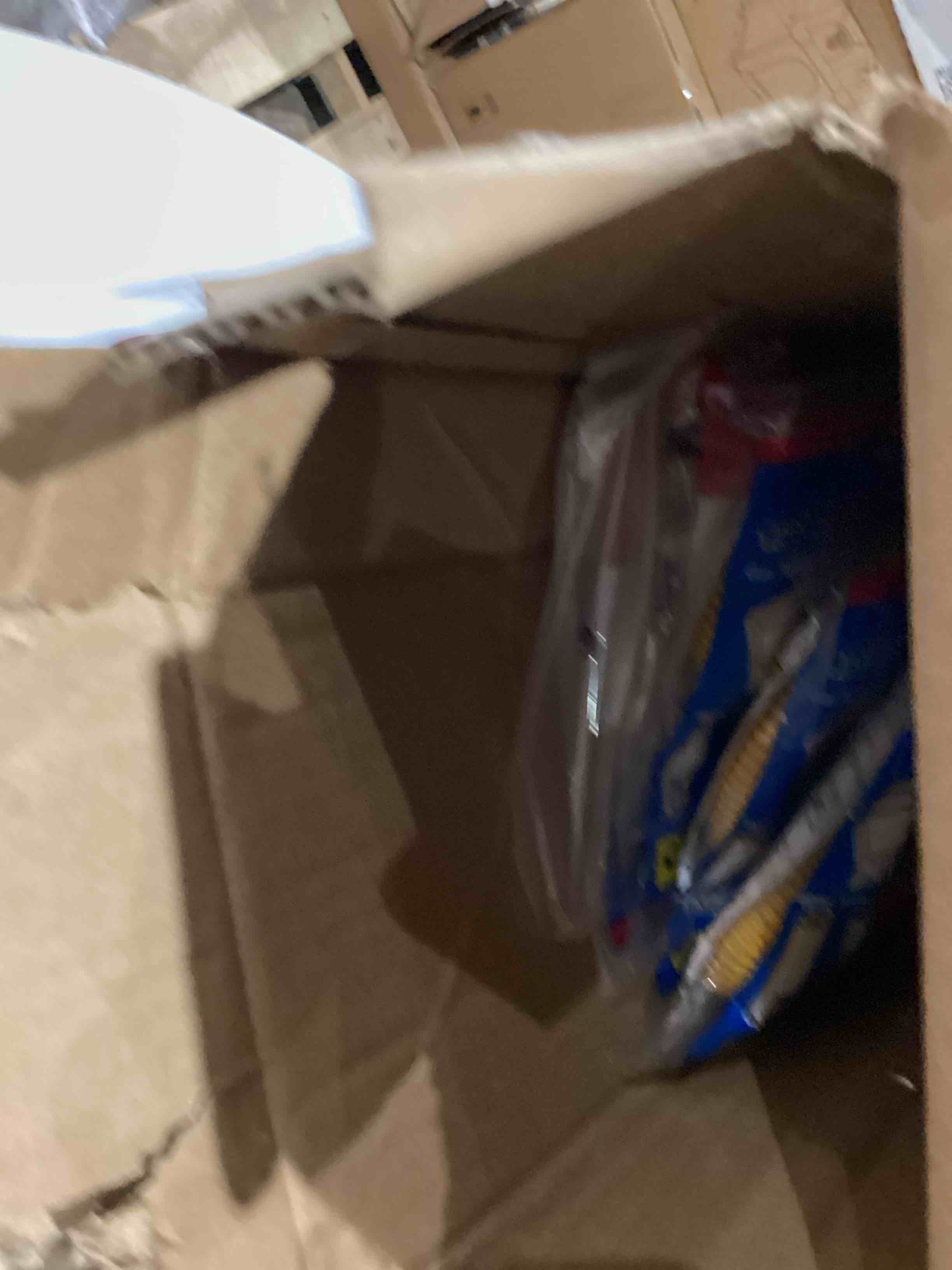 https://s3.amazonaws.com/lotting-images-prod/bidfta/BLU4295580_1746283081833.jpeg