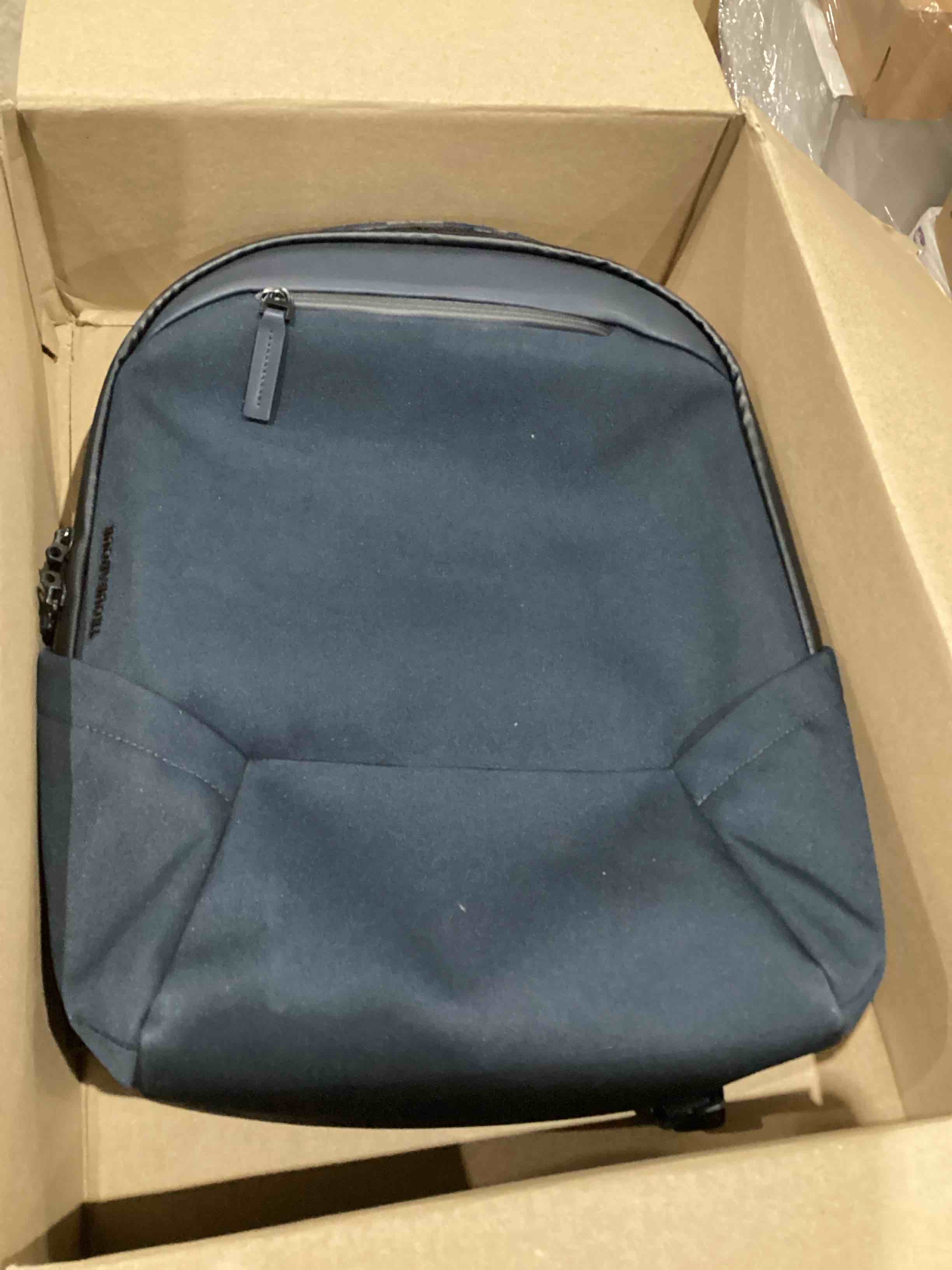 https://s3.amazonaws.com/lotting-images-prod/bidfta/BLU4295724_1746550158558.jpeg