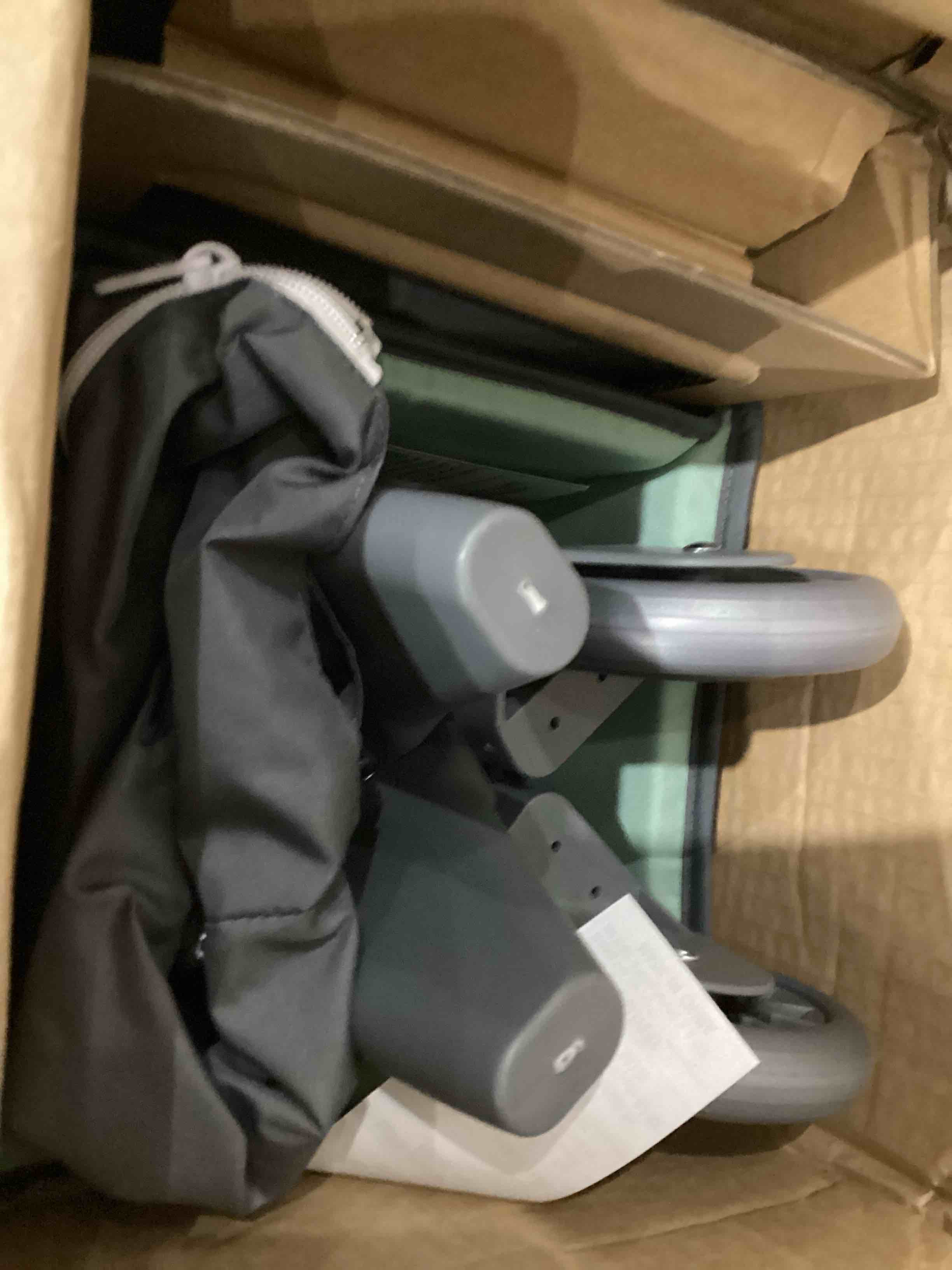 https://s3.amazonaws.com/lotting-images-prod/bidfta/BLU4295952_1747136177356.jpeg