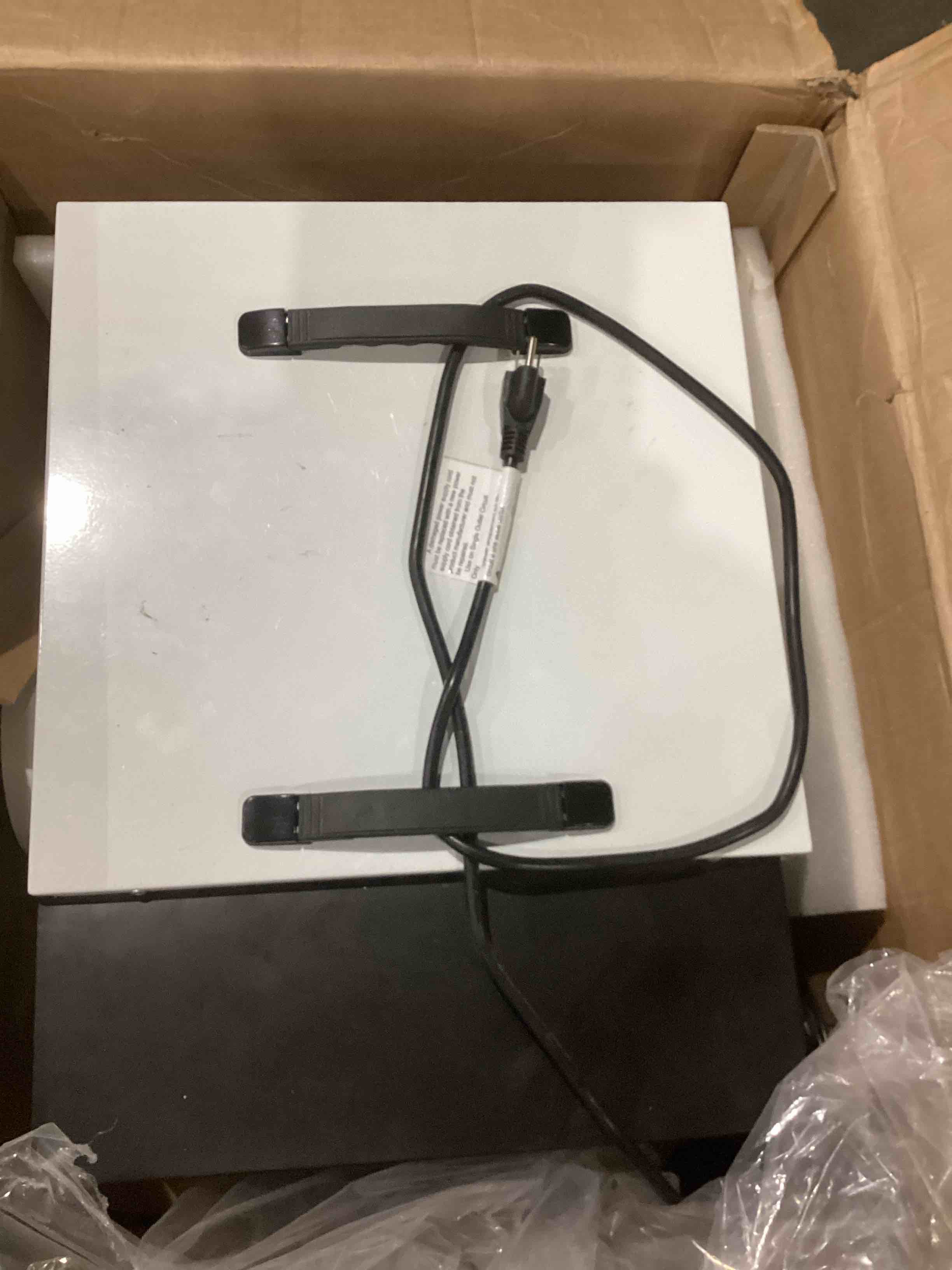 https://s3.amazonaws.com/lotting-images-prod/bidfta/BLU4296319_1747830459611.jpeg