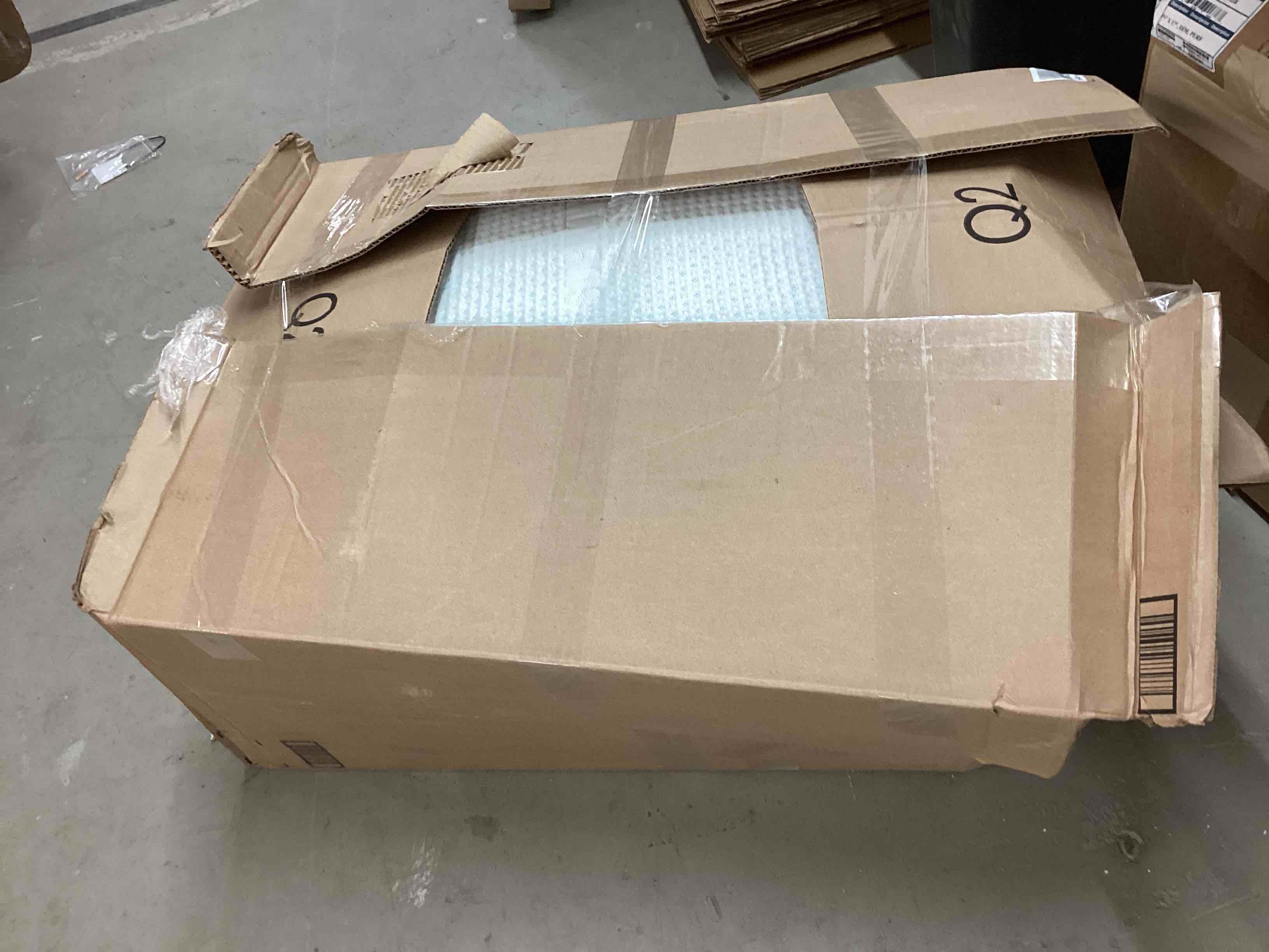 https://s3.amazonaws.com/lotting-images-prod/bidfta/BLU4311362_1685657670632.jpeg