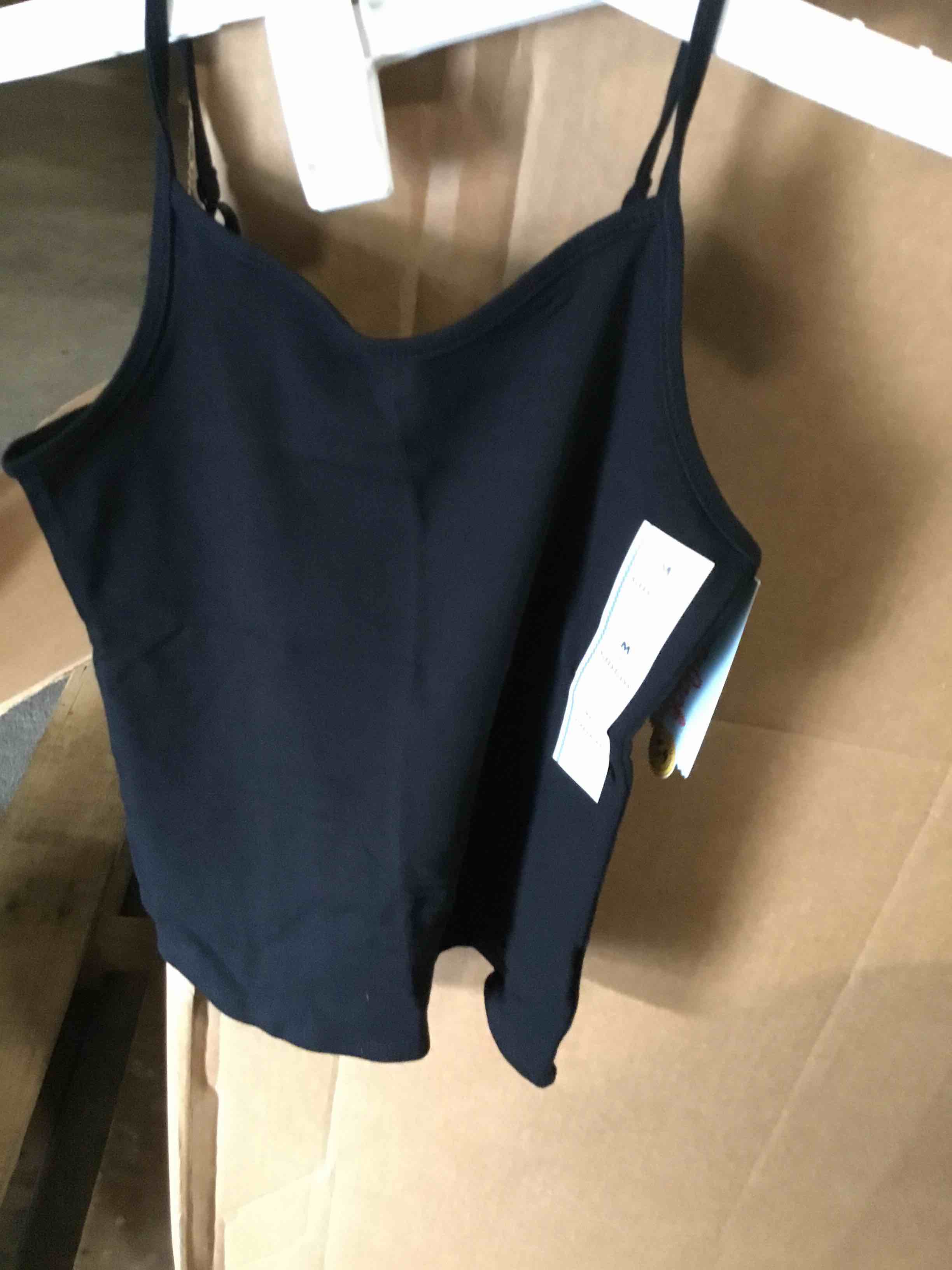 https://s3.amazonaws.com/lotting-images-prod/bidfta/BLU4424225_1686054943876.jpeg