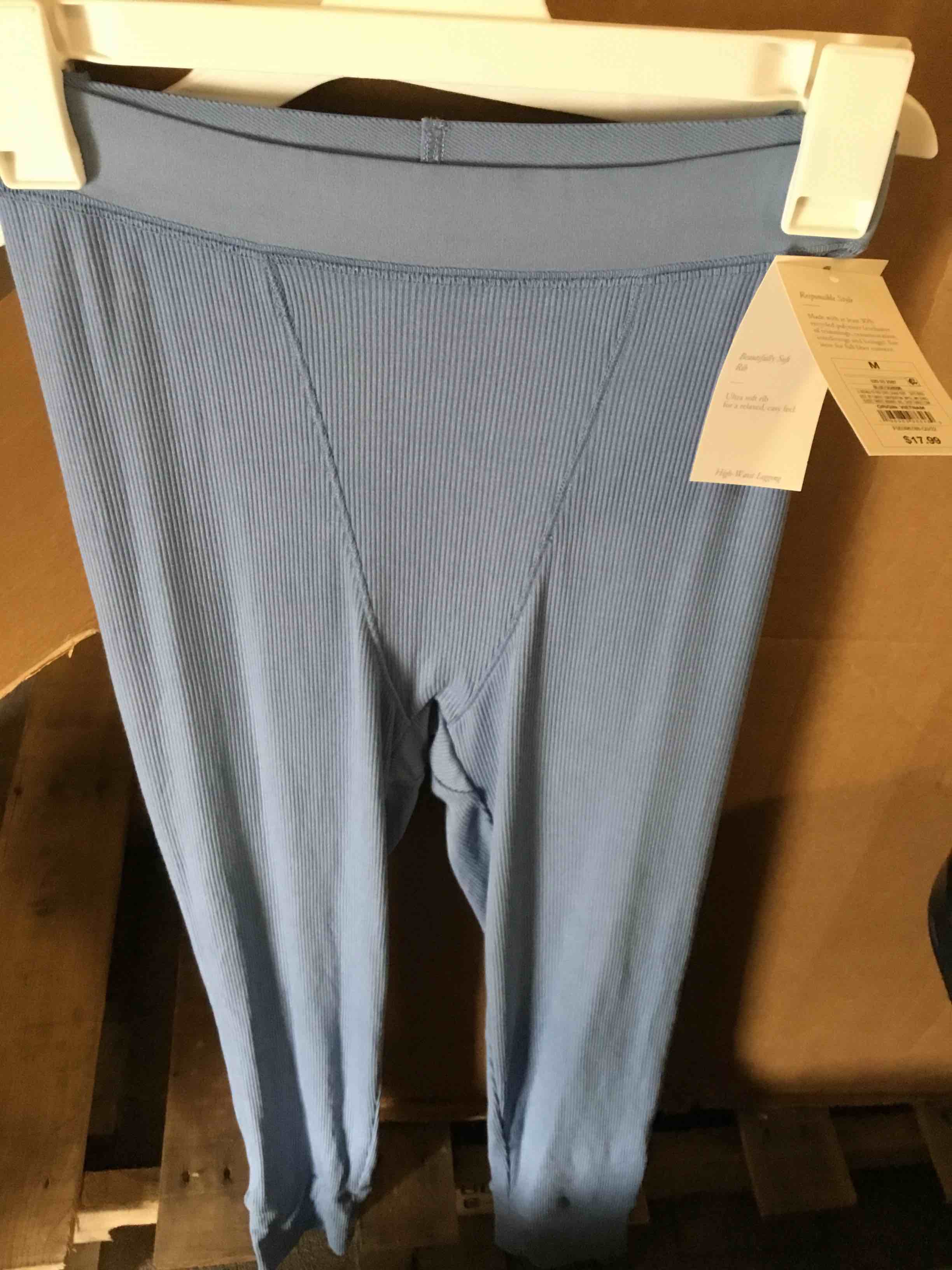https://s3.amazonaws.com/lotting-images-prod/bidfta/BLU4424233_1686055620273.jpeg