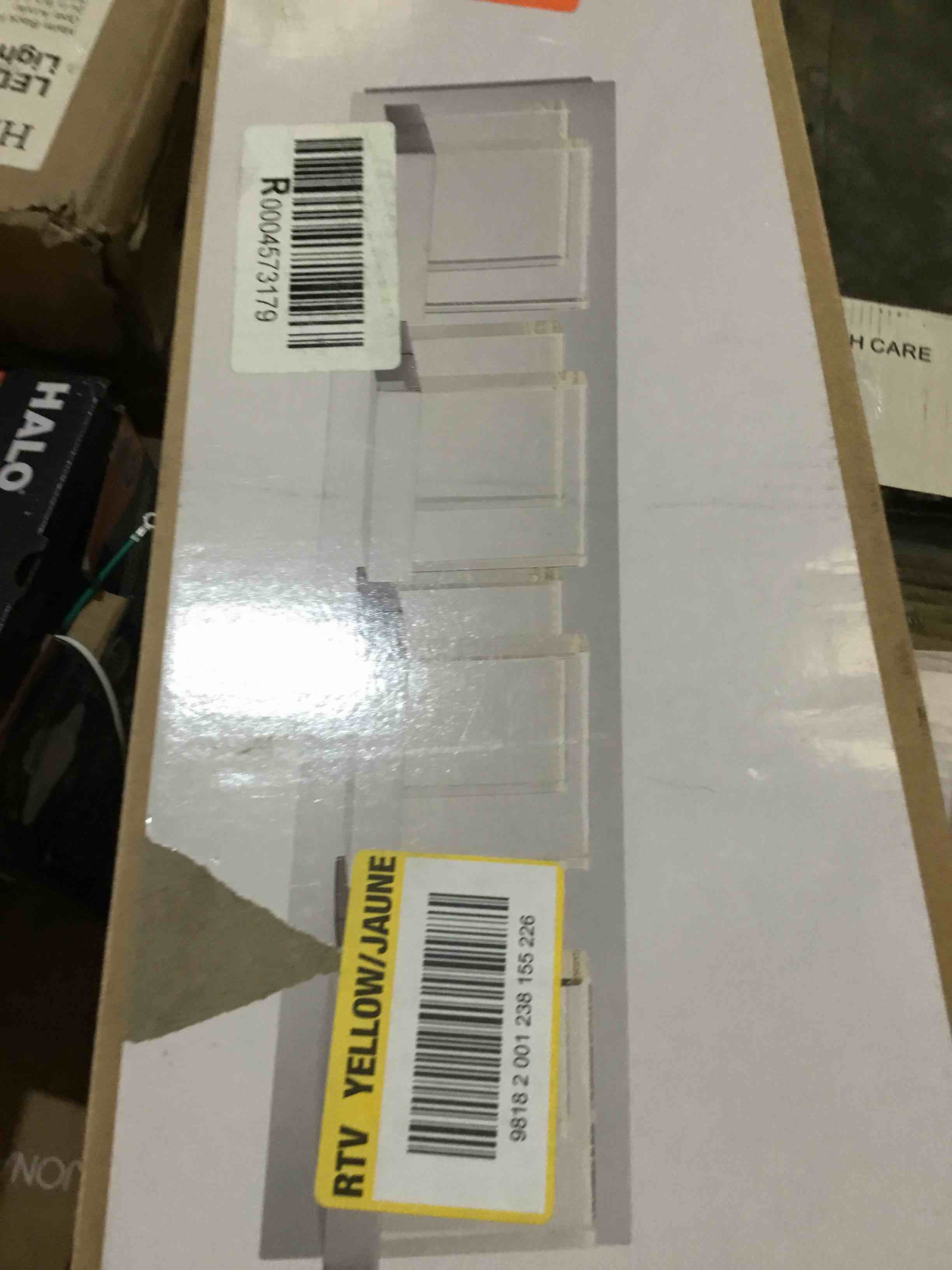 https://s3.amazonaws.com/lotting-images-prod/bidfta/BLU4429915_1694026163708.jpeg
