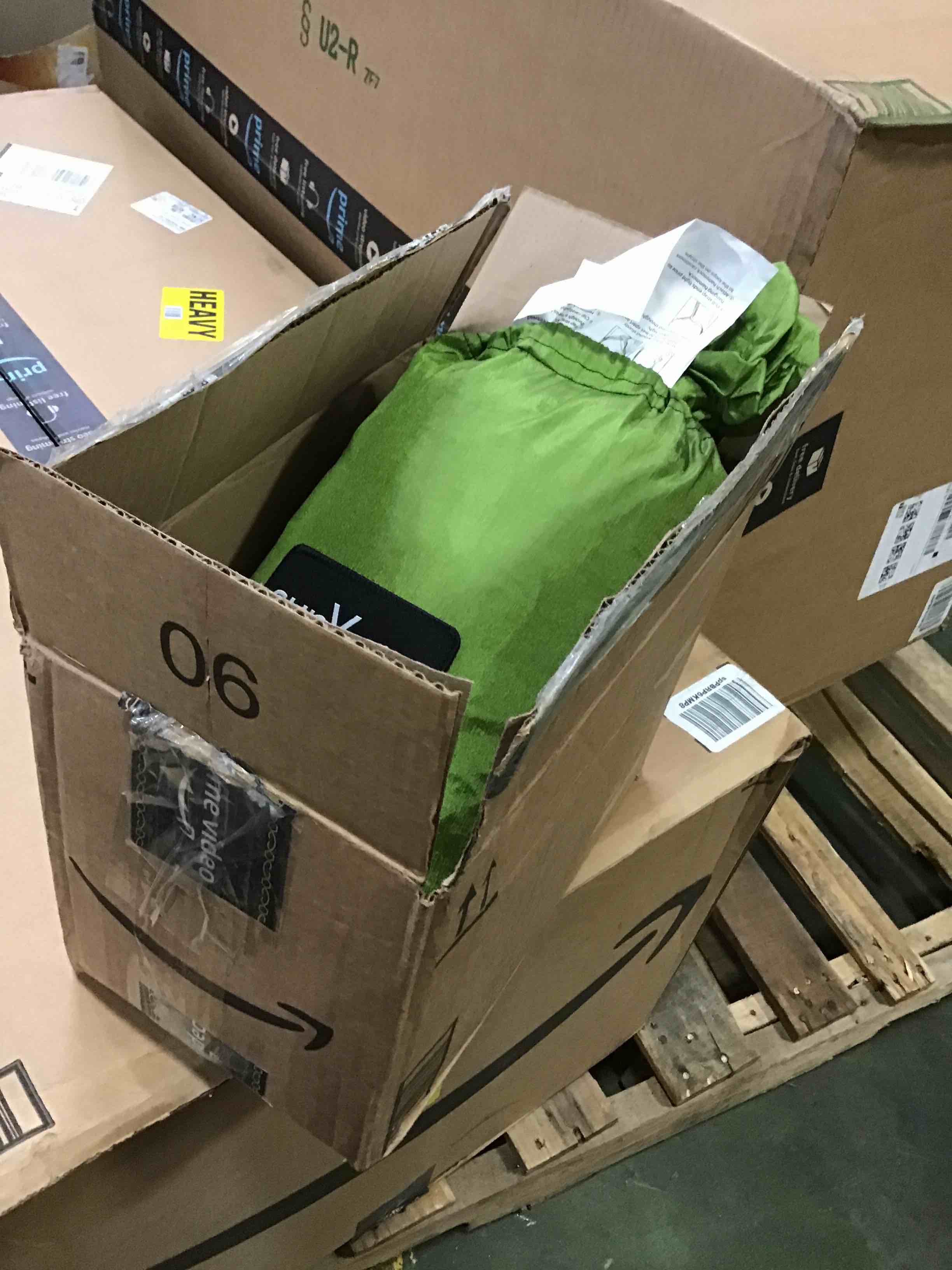 https://s3.amazonaws.com/lotting-images-prod/bidfta/BLU4443753_1677162836483.jpeg