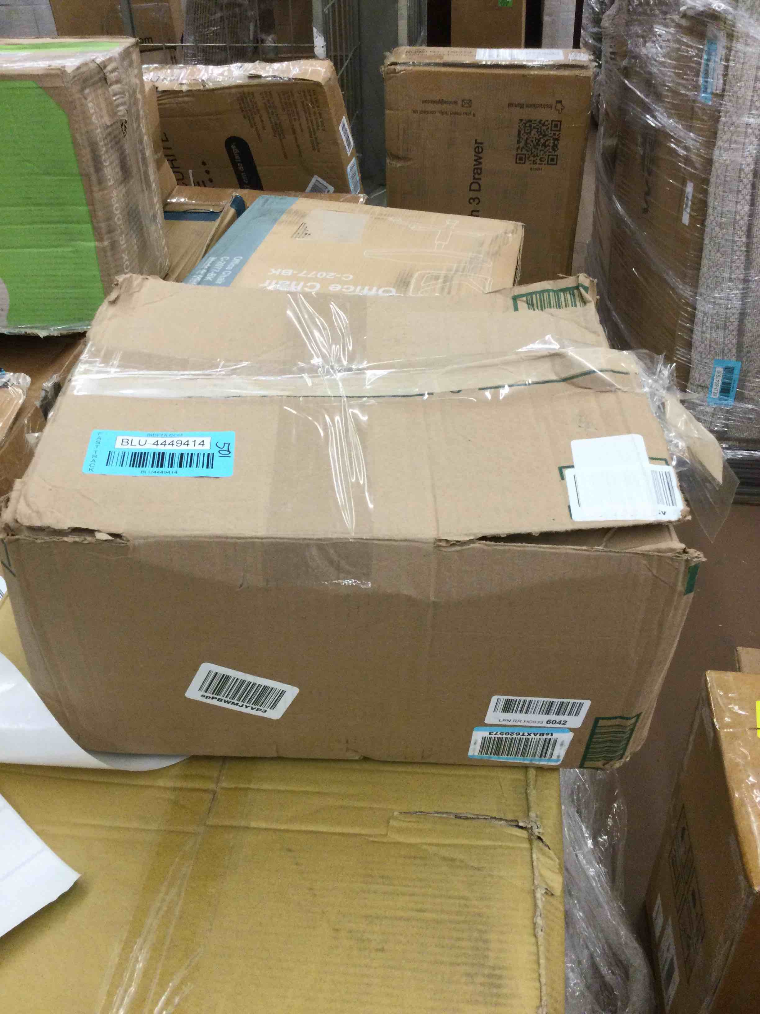 https://s3.amazonaws.com/lotting-images-prod/bidfta/BLU4449414_1710264412552.jpeg